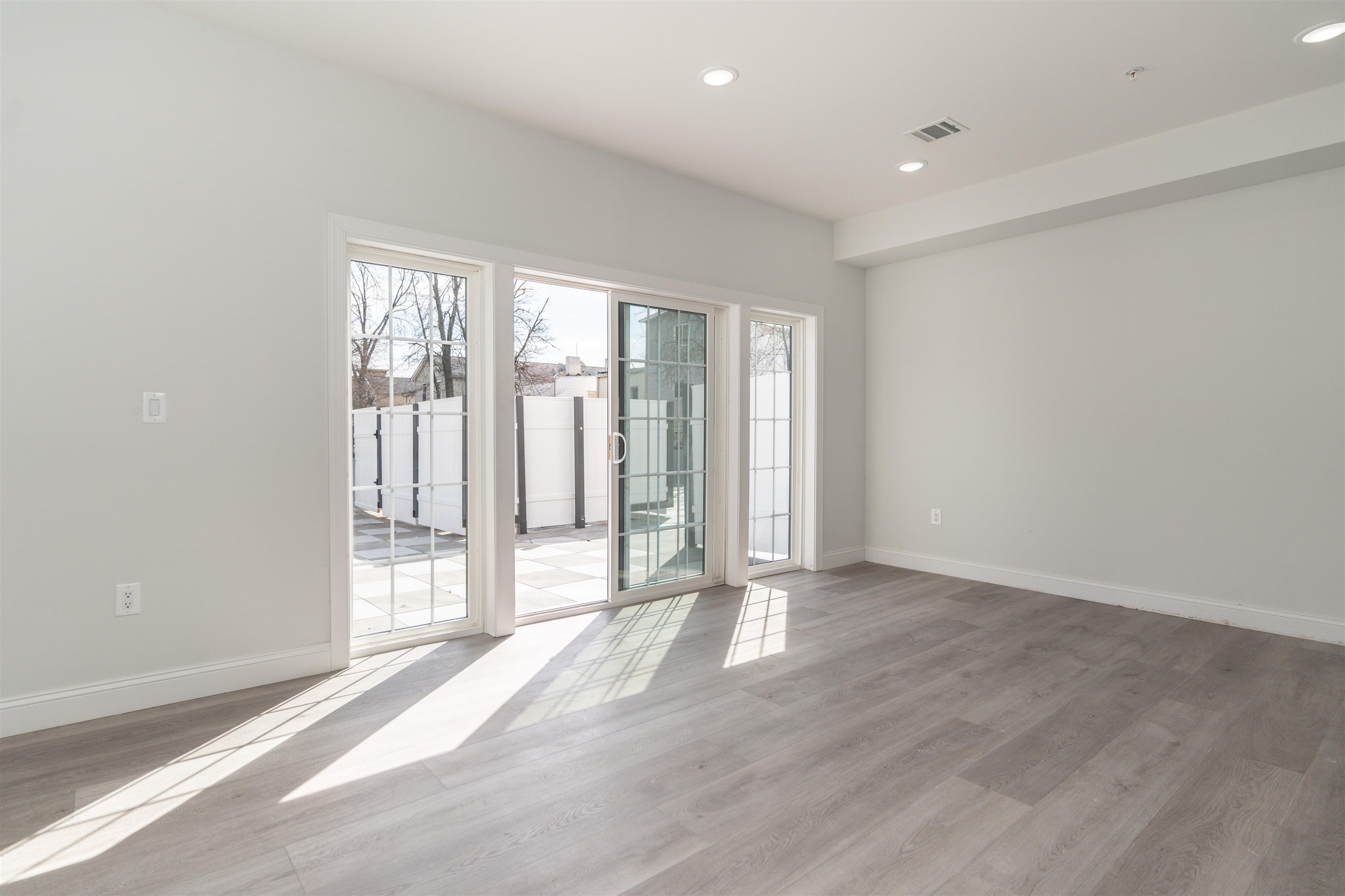 144 BERGEN AVE Unit: 2E