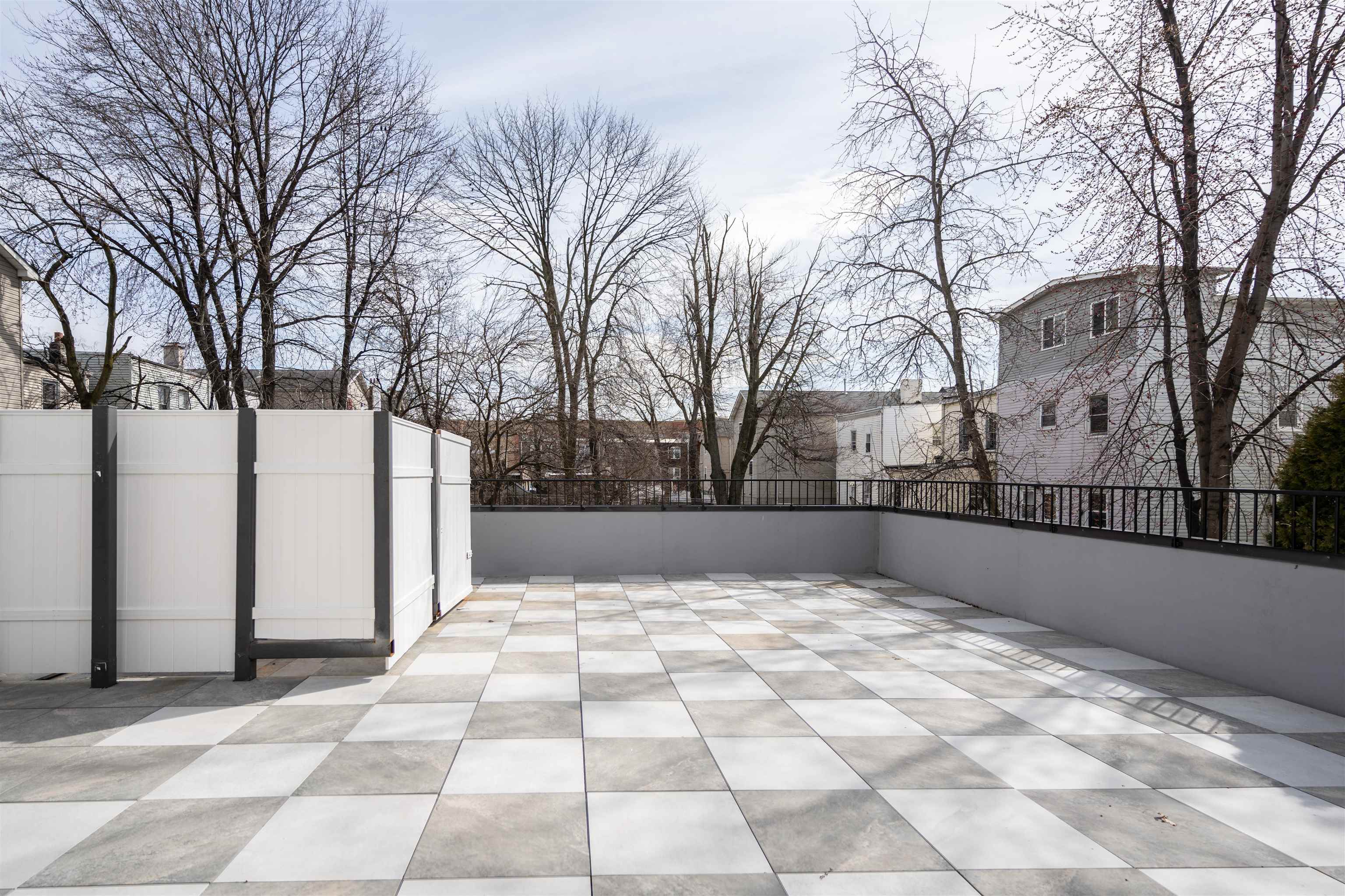 144 BERGEN AVE Unit: 2E