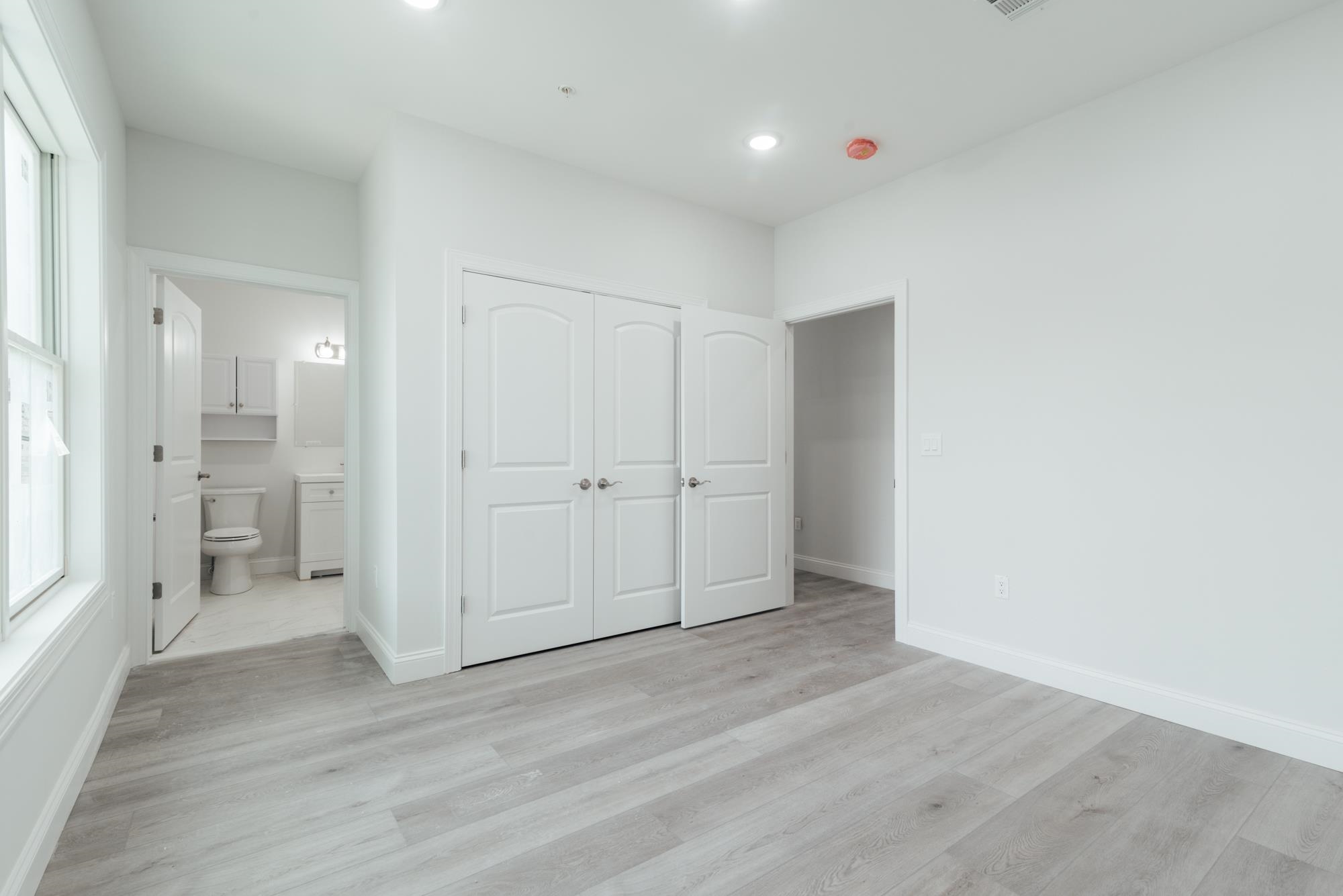 144 BERGEN AVE Unit: 2E