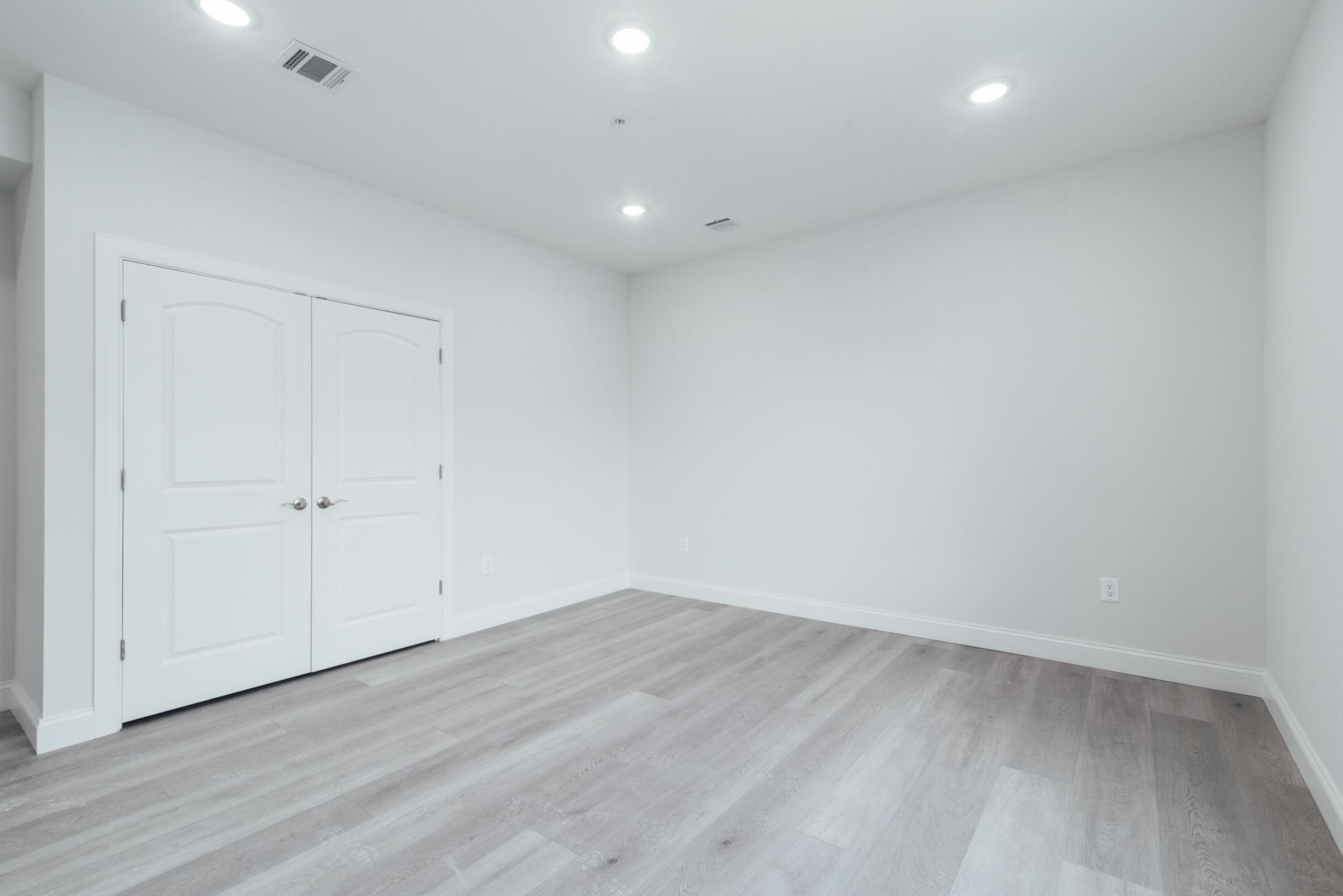 144 BERGEN AVE Unit: 2E