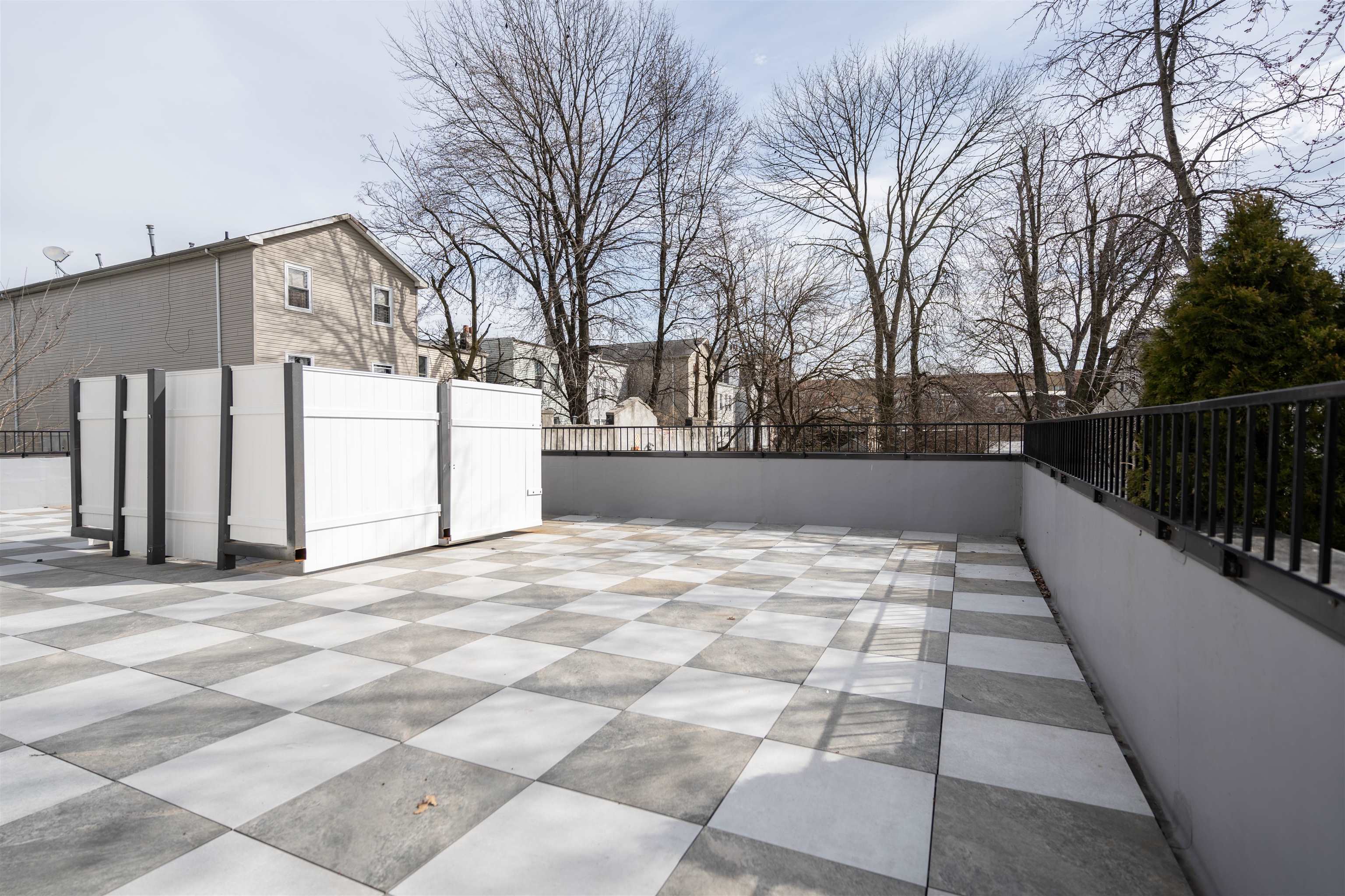 144 BERGEN AVE Unit: 2E