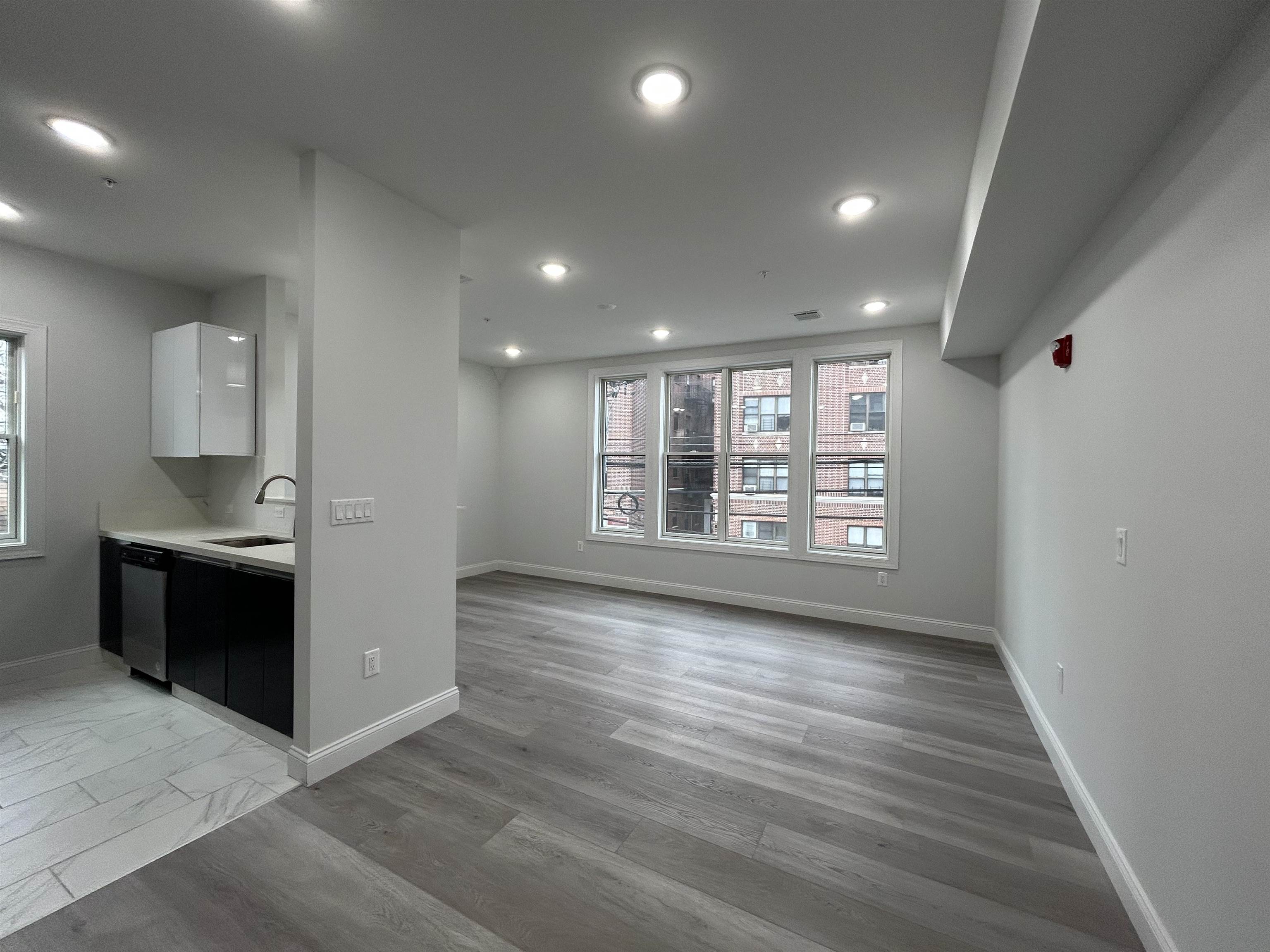 144 BERGEN AVE Unit: 2A