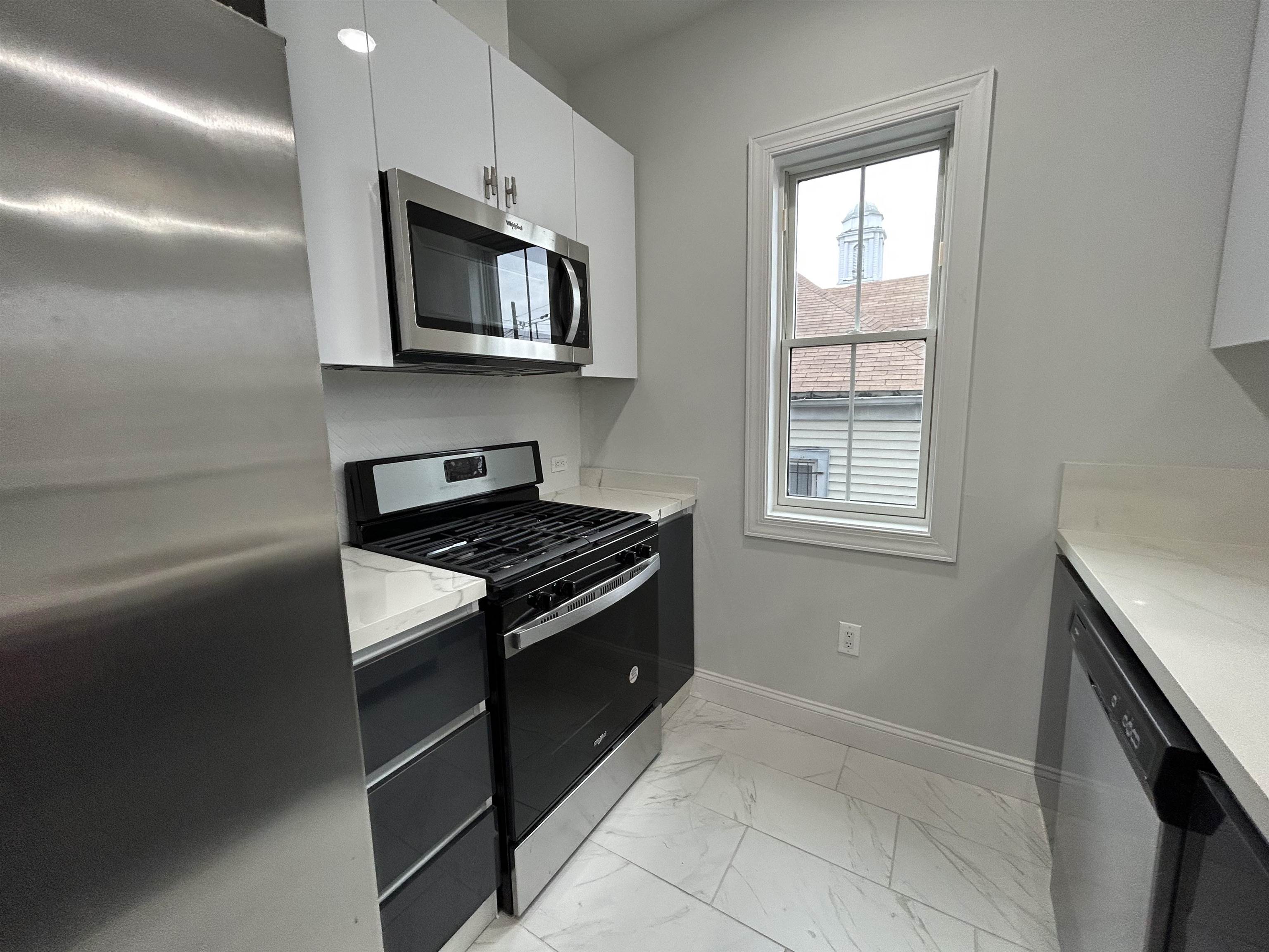 144 BERGEN AVE Unit: 2A