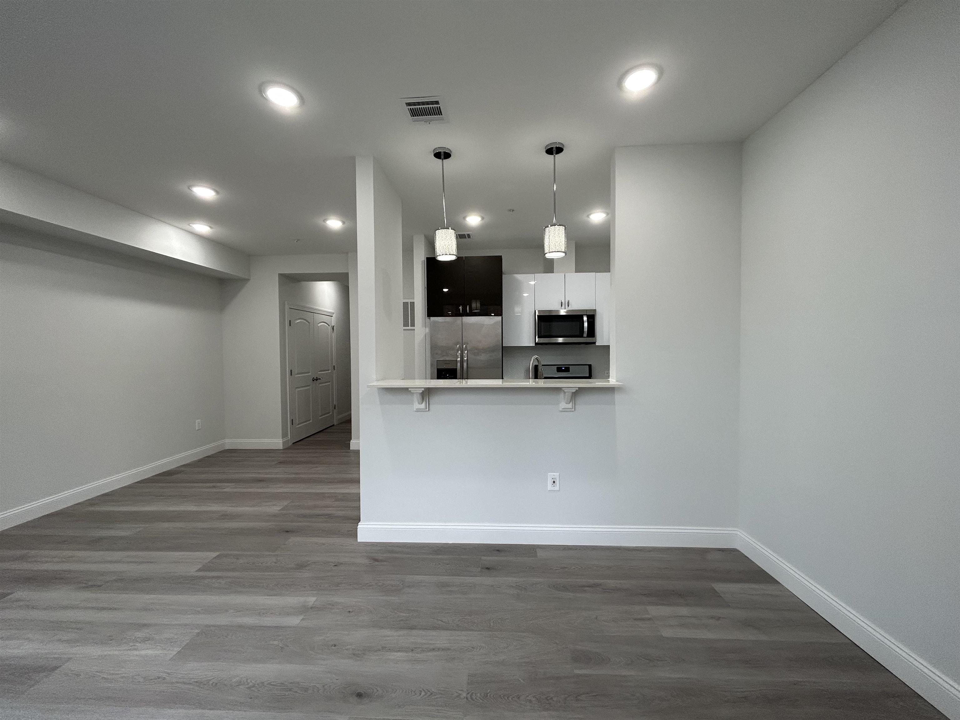 144 BERGEN AVE Unit: 2A