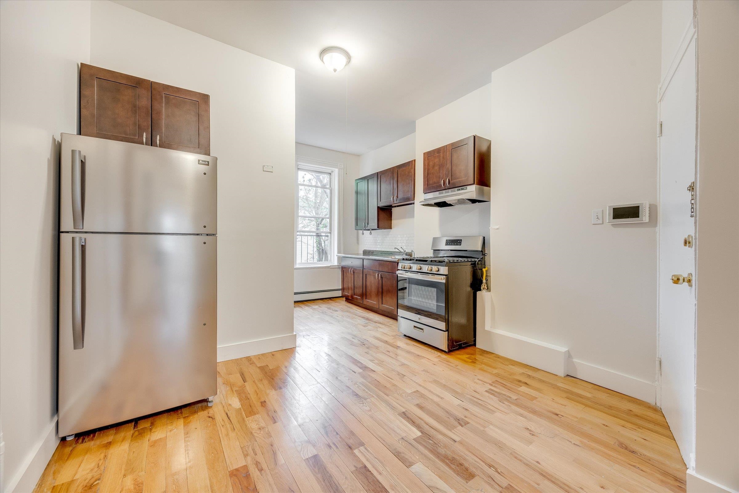 147 NEW YORK AVE Unit: 2L