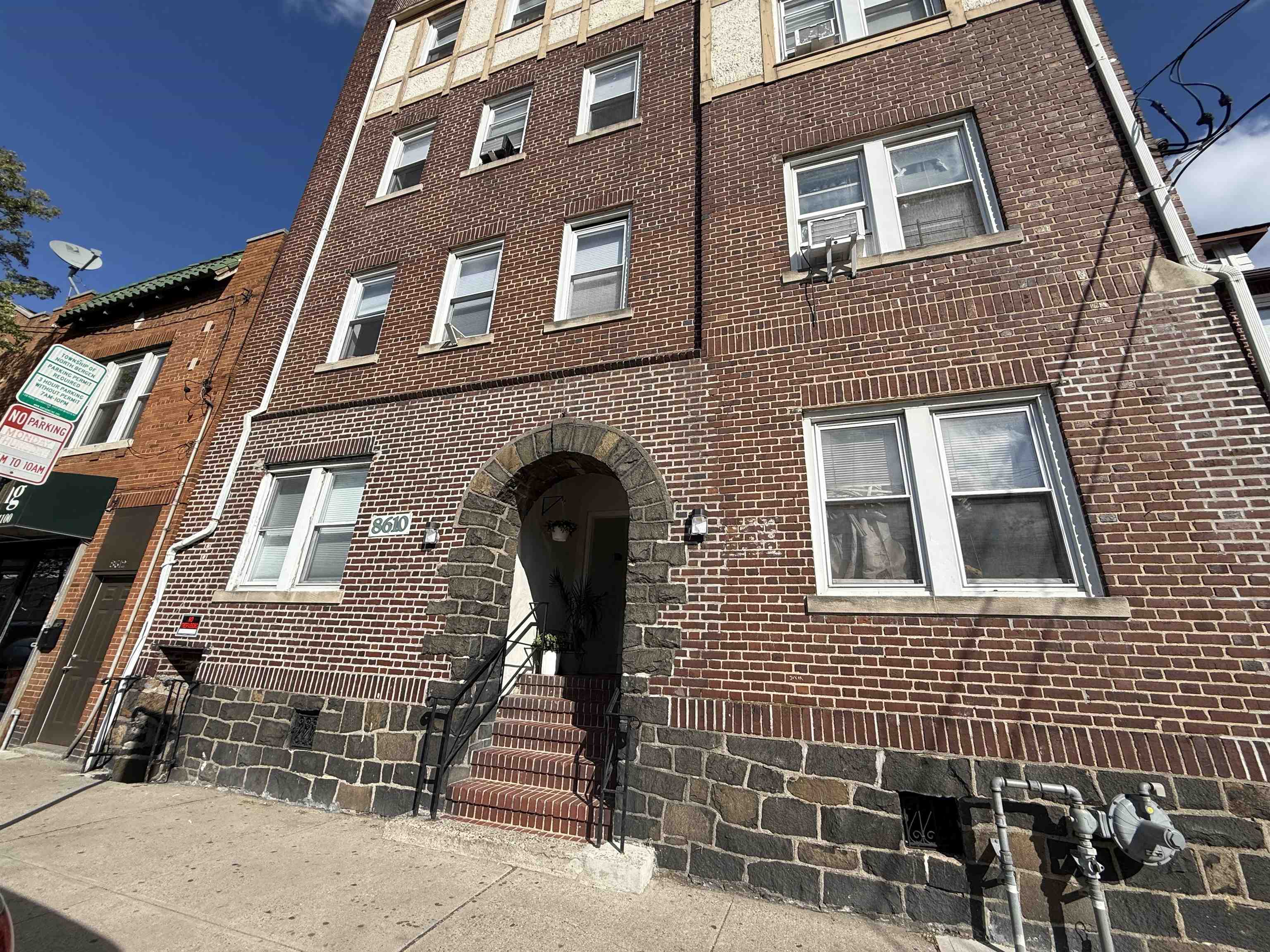 8610 JOHN F KENNEDY BLVD Unit: 1