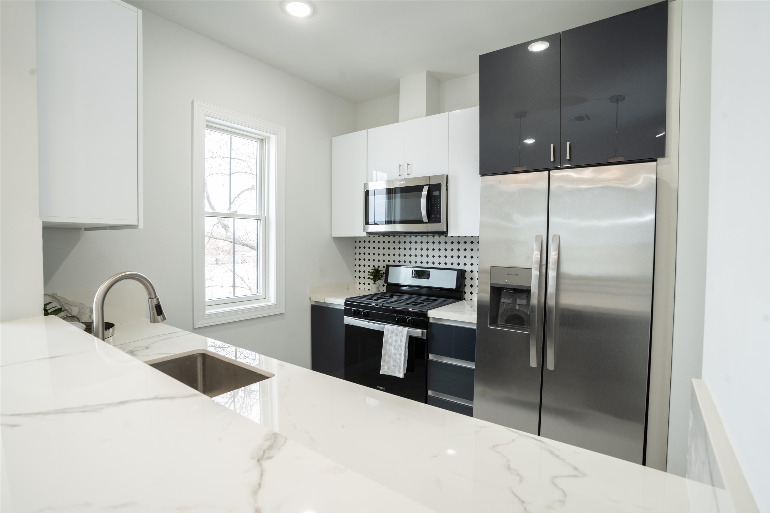 144 BERGEN AVE Unit: 3D