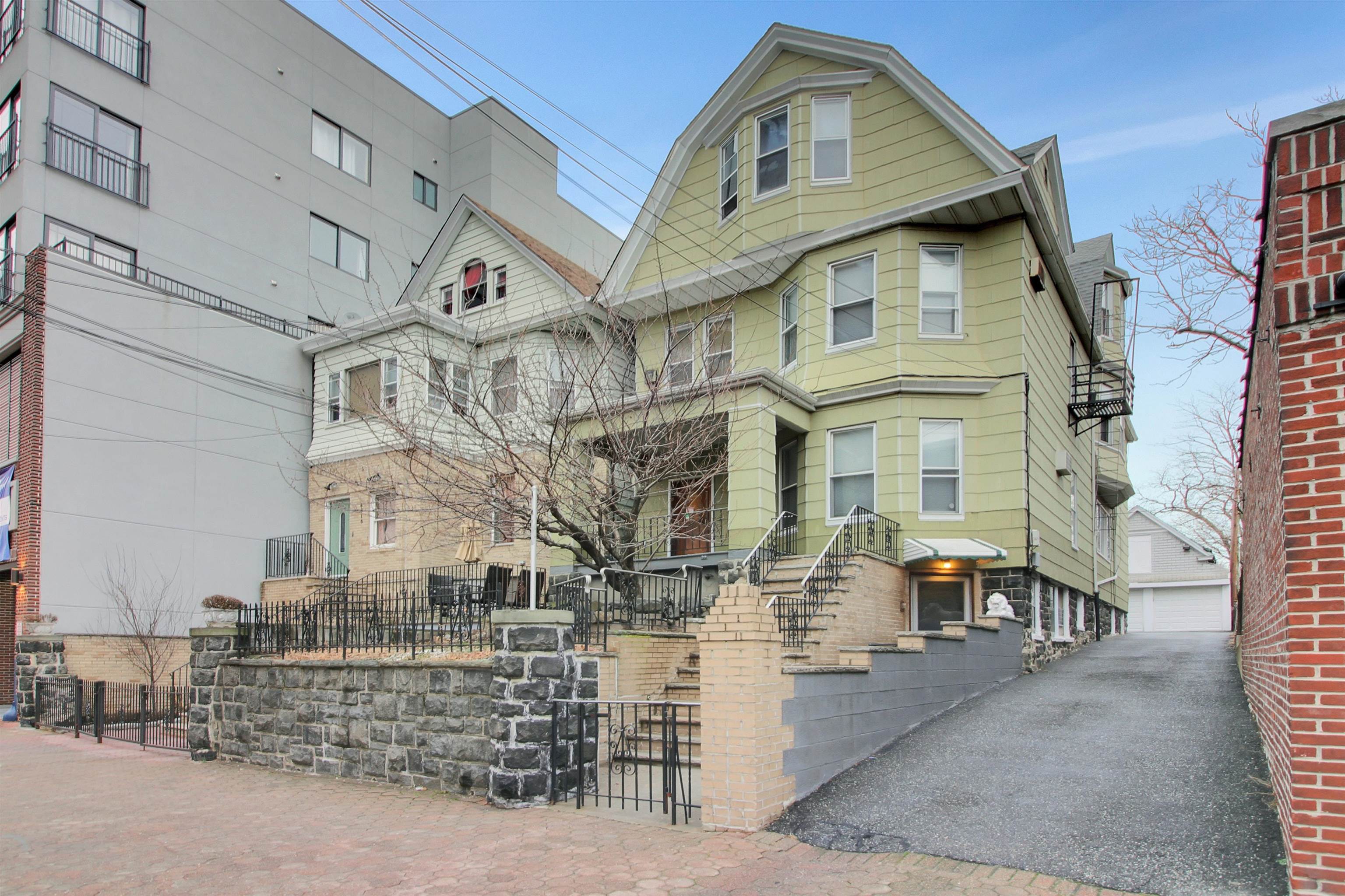 4914 PARK AVE Unit: 2F