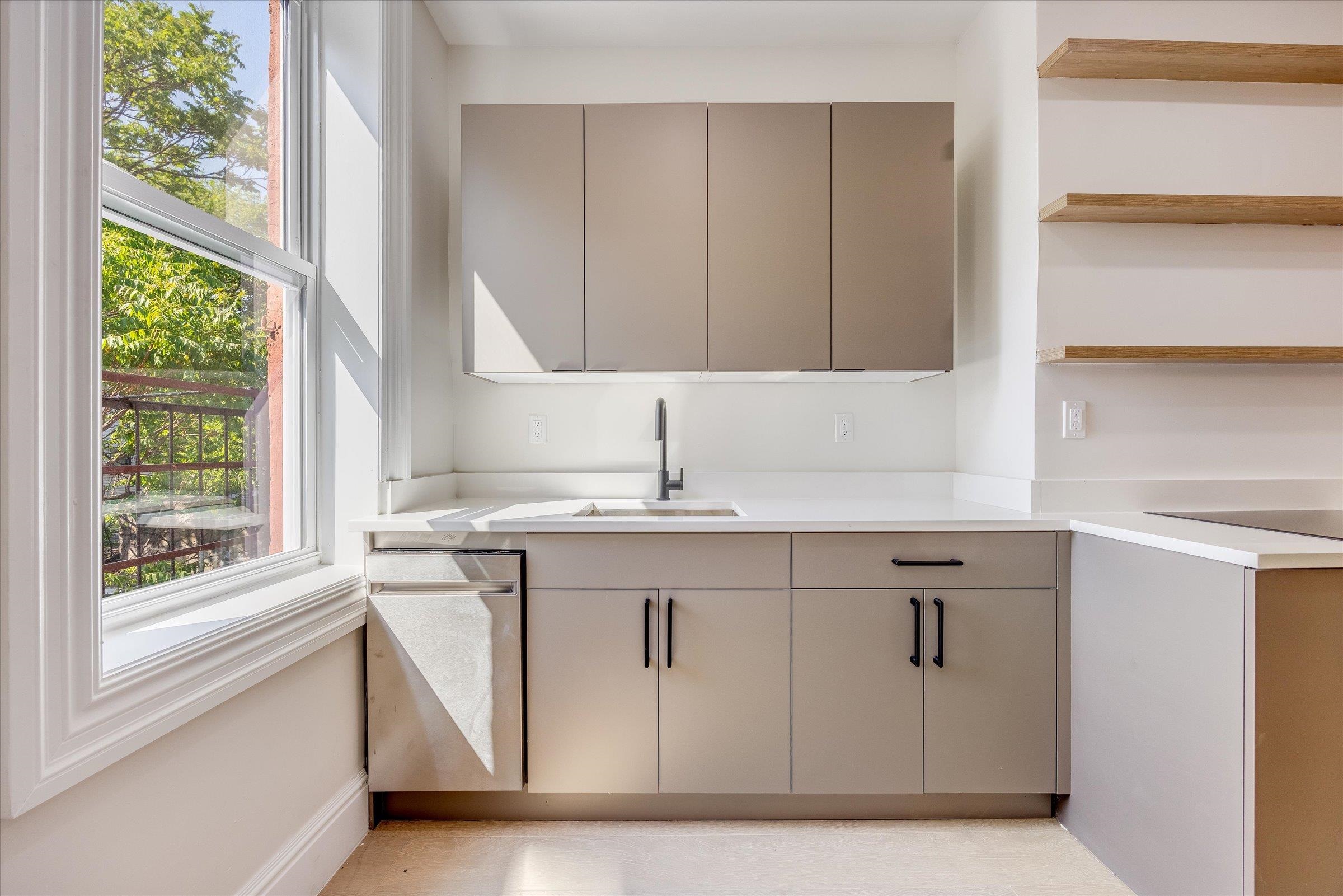 147 NEW YORK AVE Unit: 3L