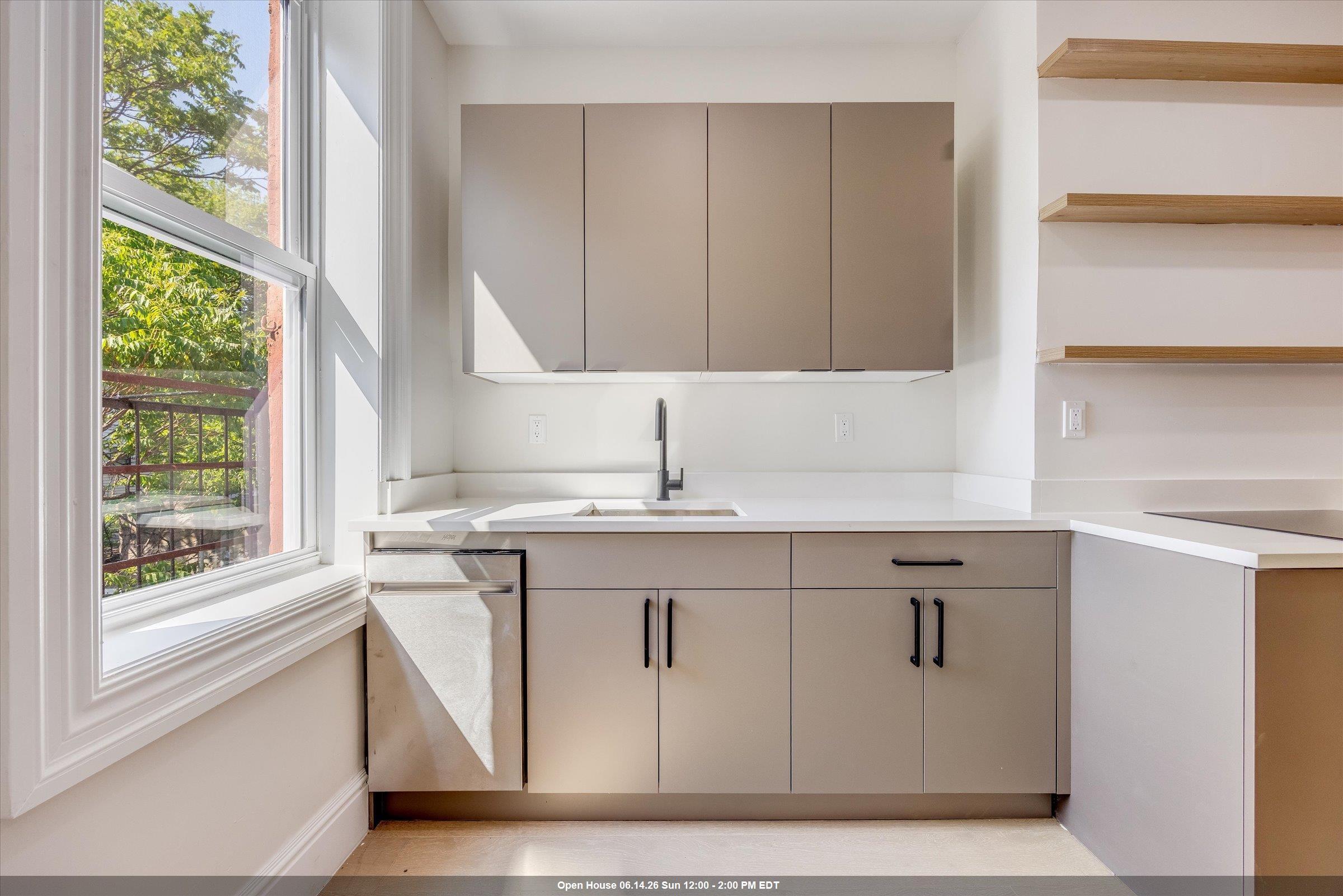 147 NEW YORK AVE Unit: 3L