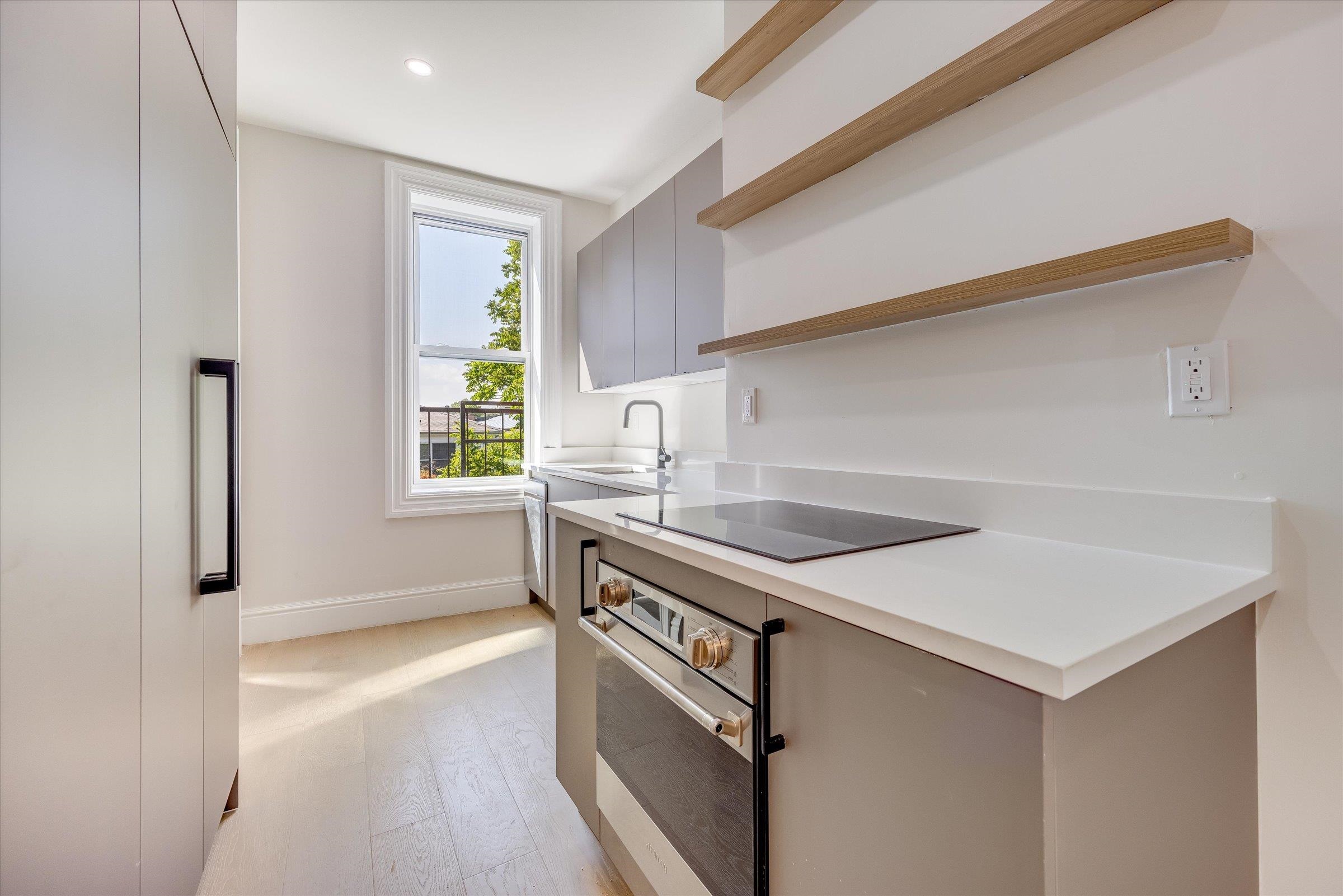147 NEW YORK AVE Unit: 3L