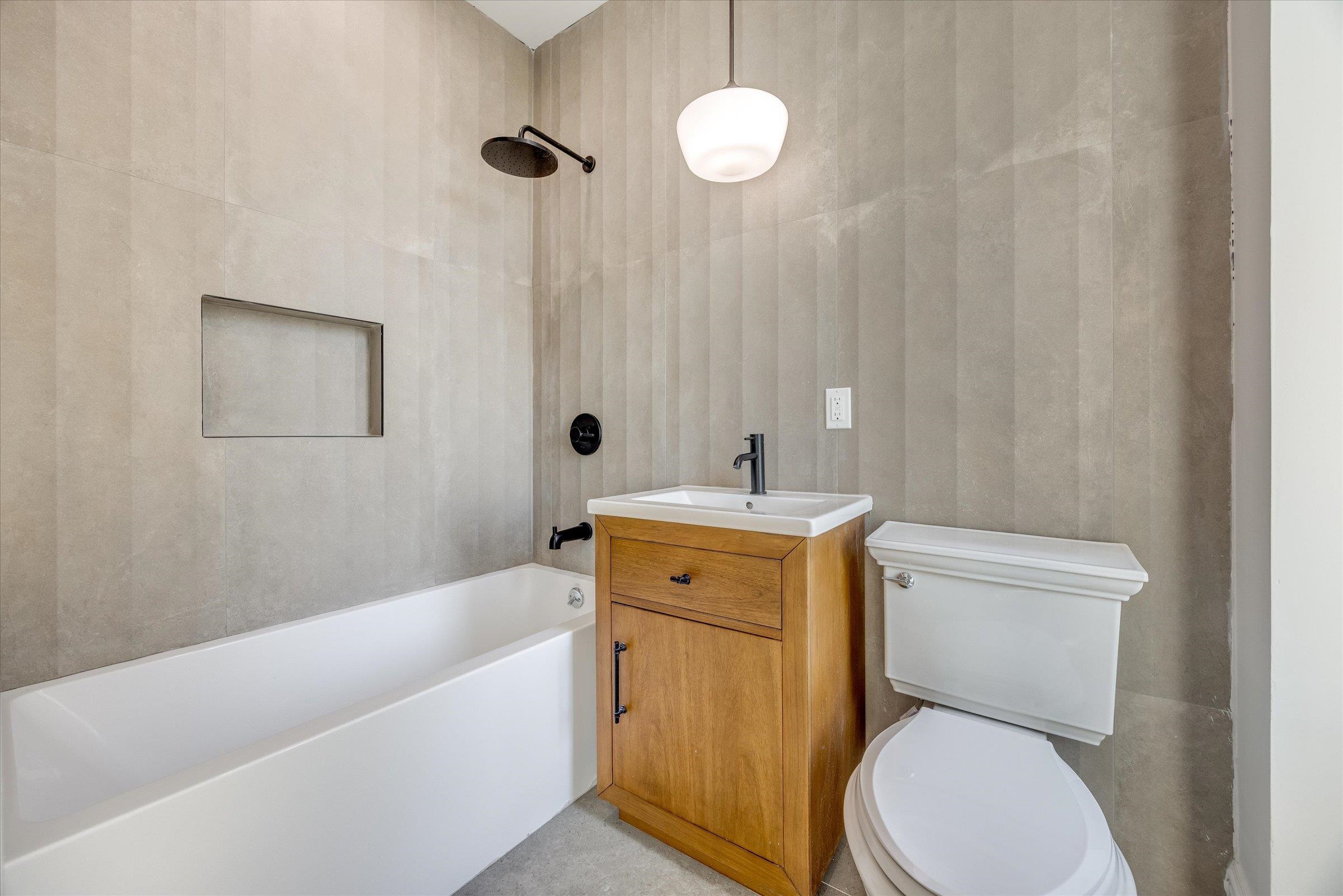 147 NEW YORK AVE Unit: 3L
