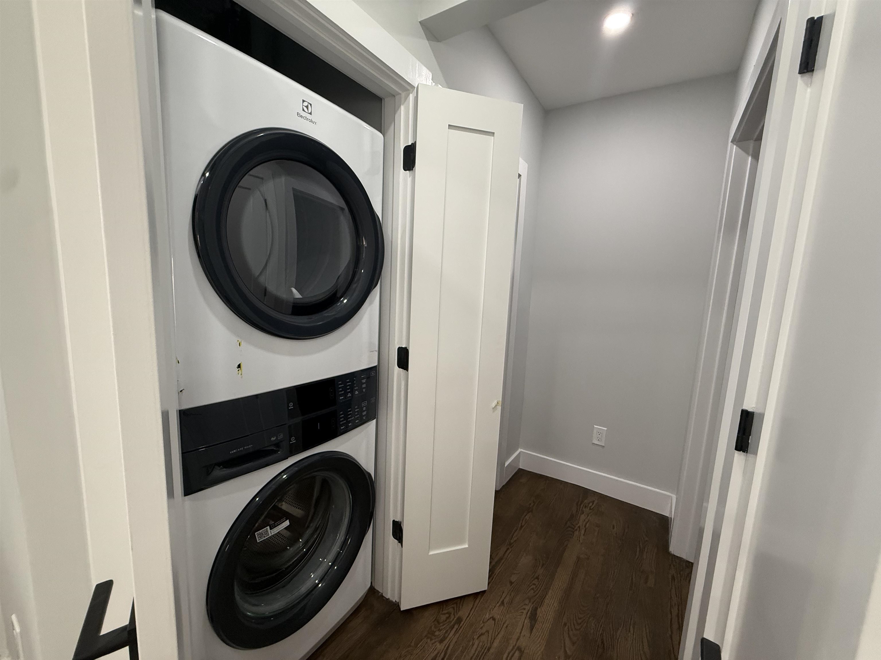 120 OGDEN AVE Unit: 2