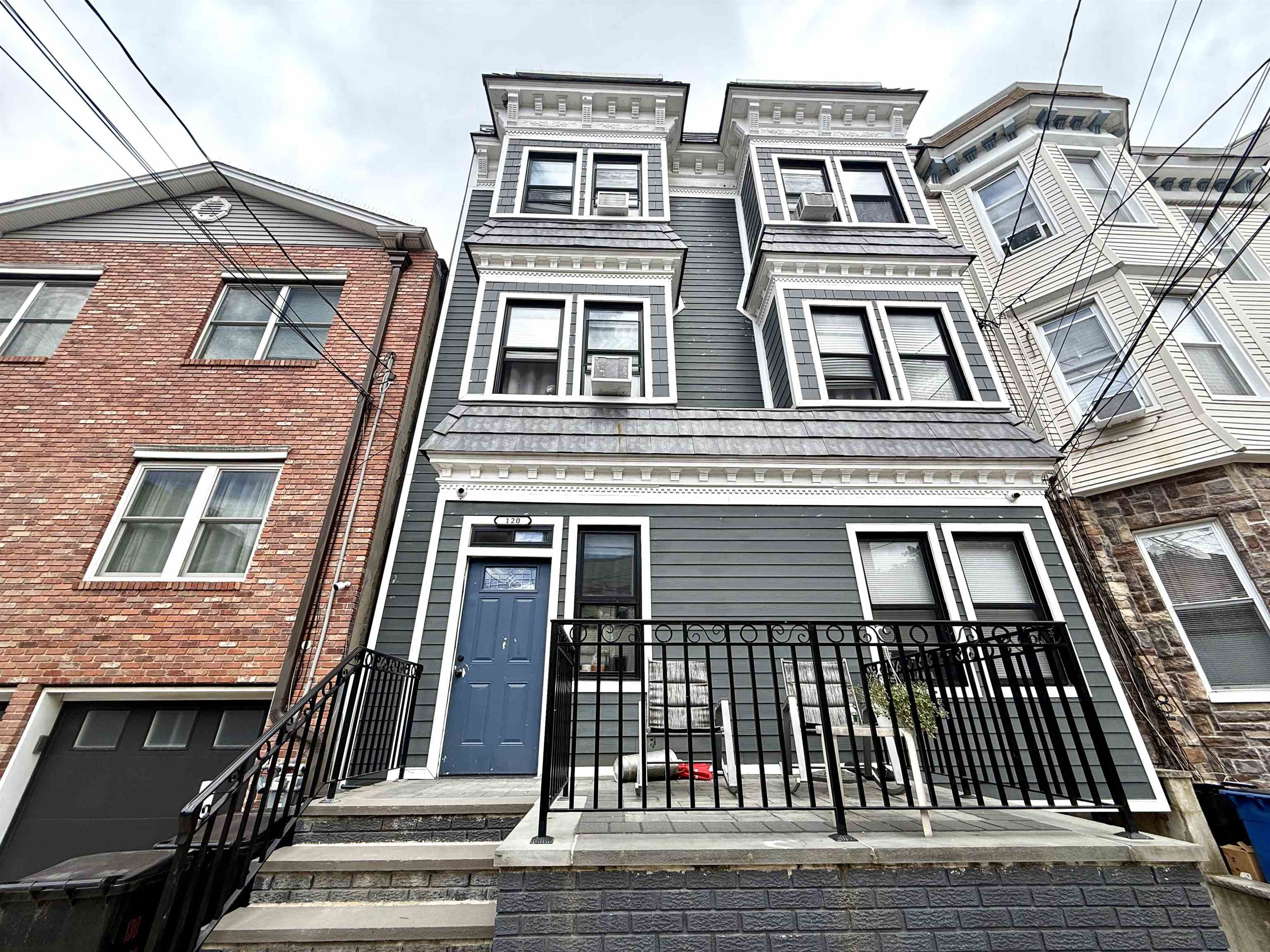 120 OGDEN AVE Unit: 2