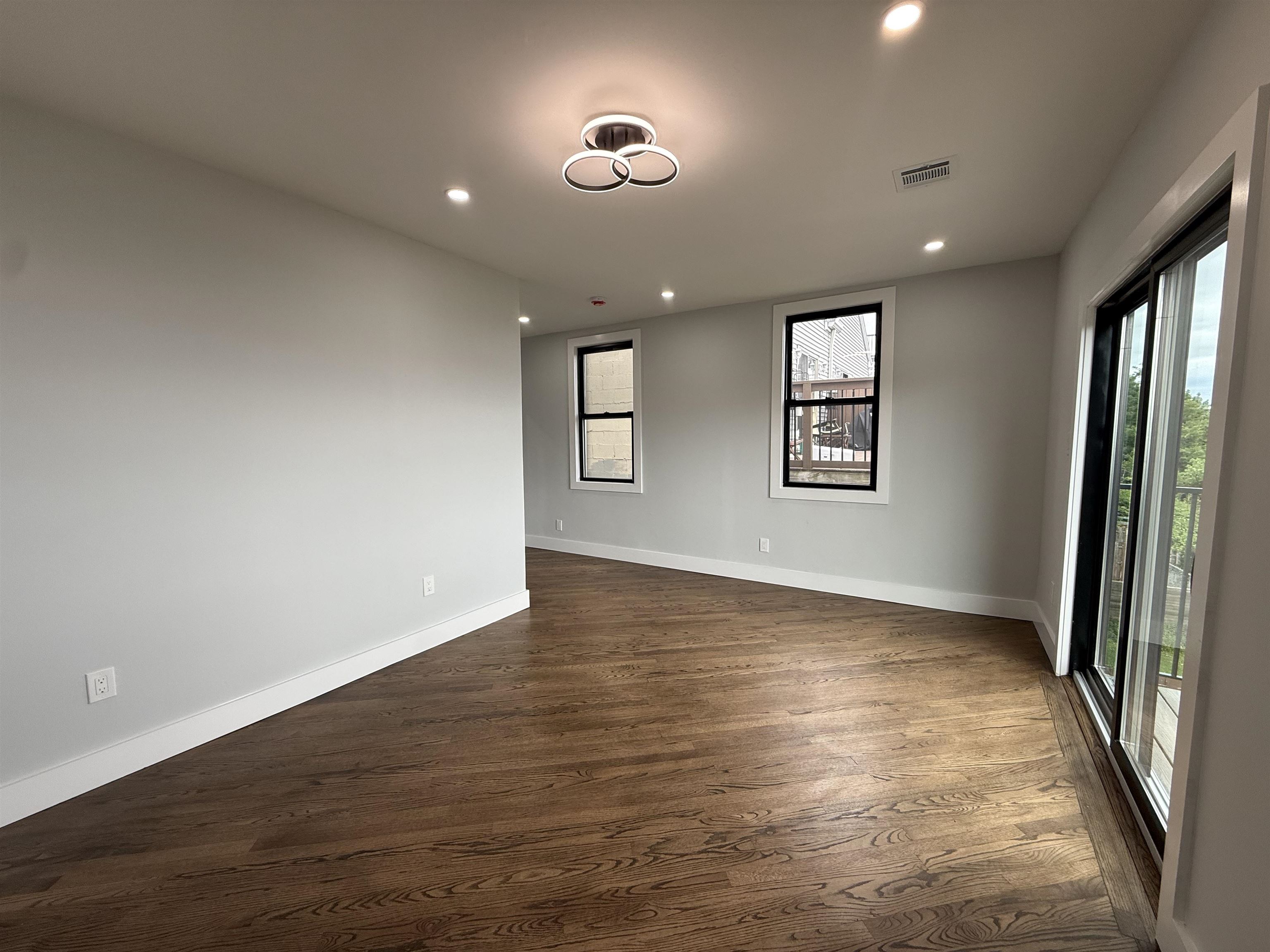 120 OGDEN AVE Unit: 2