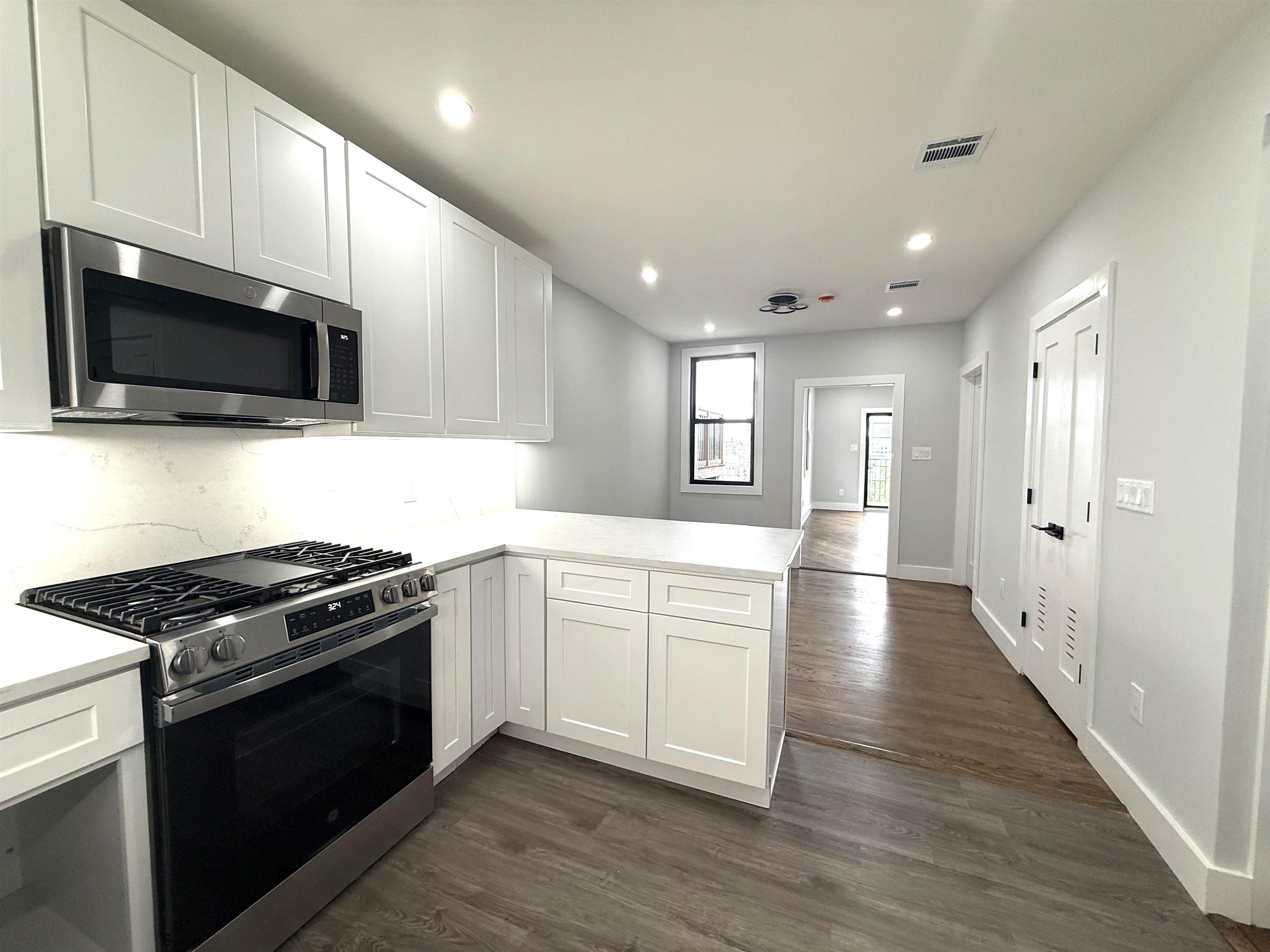 120 OGDEN AVE Unit: 2