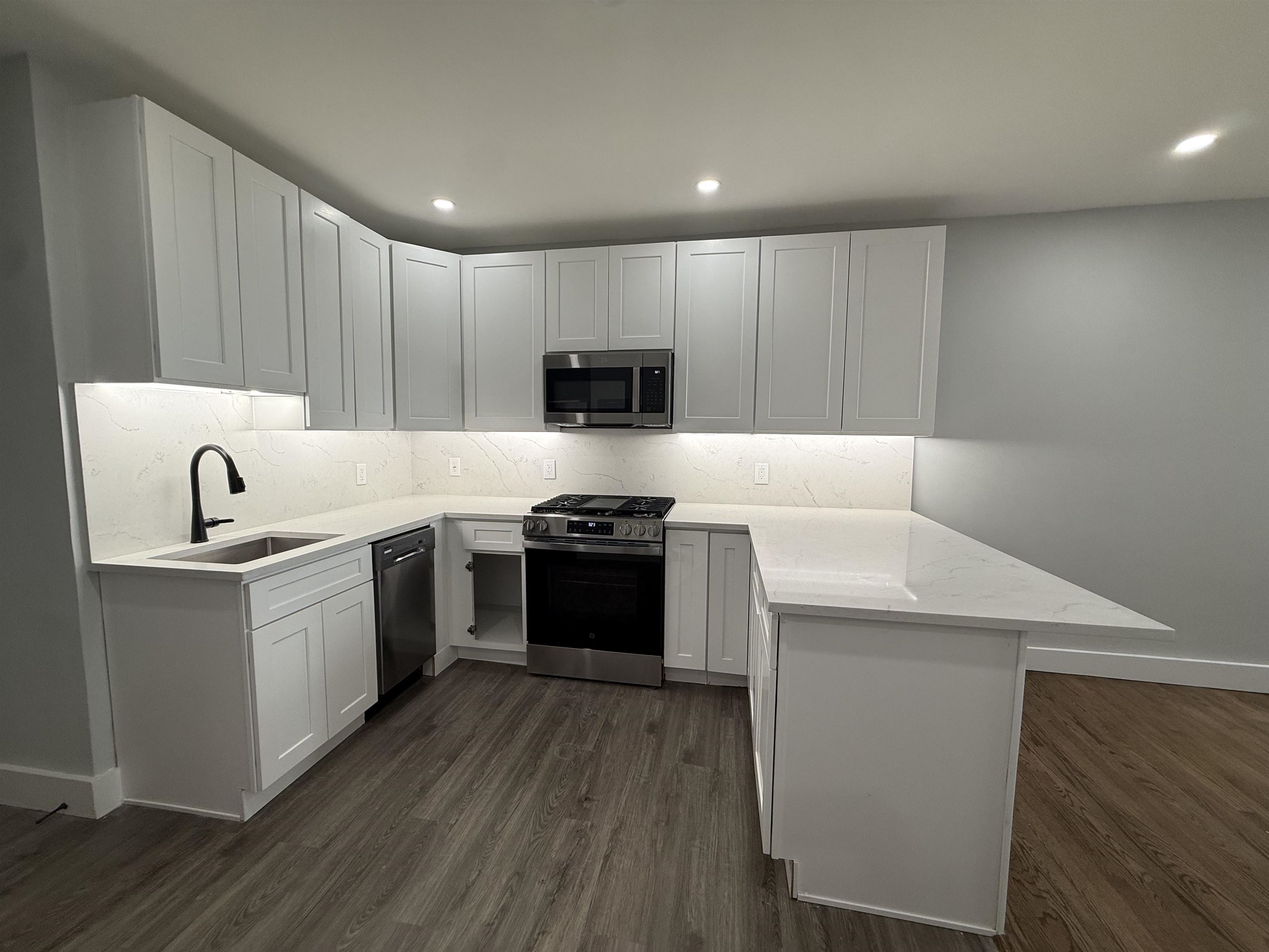 120 OGDEN AVE Unit: 2