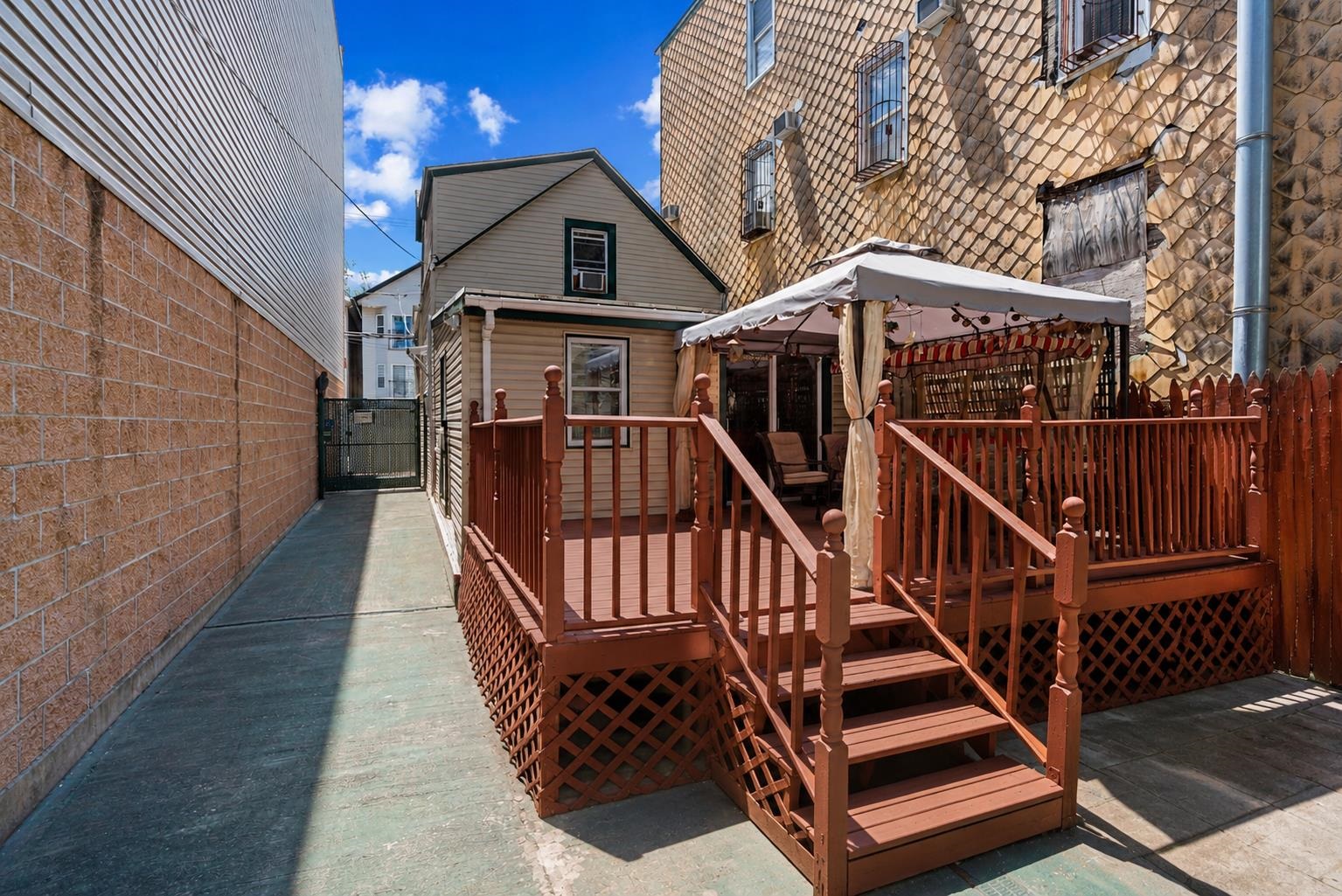 134 36TH ST