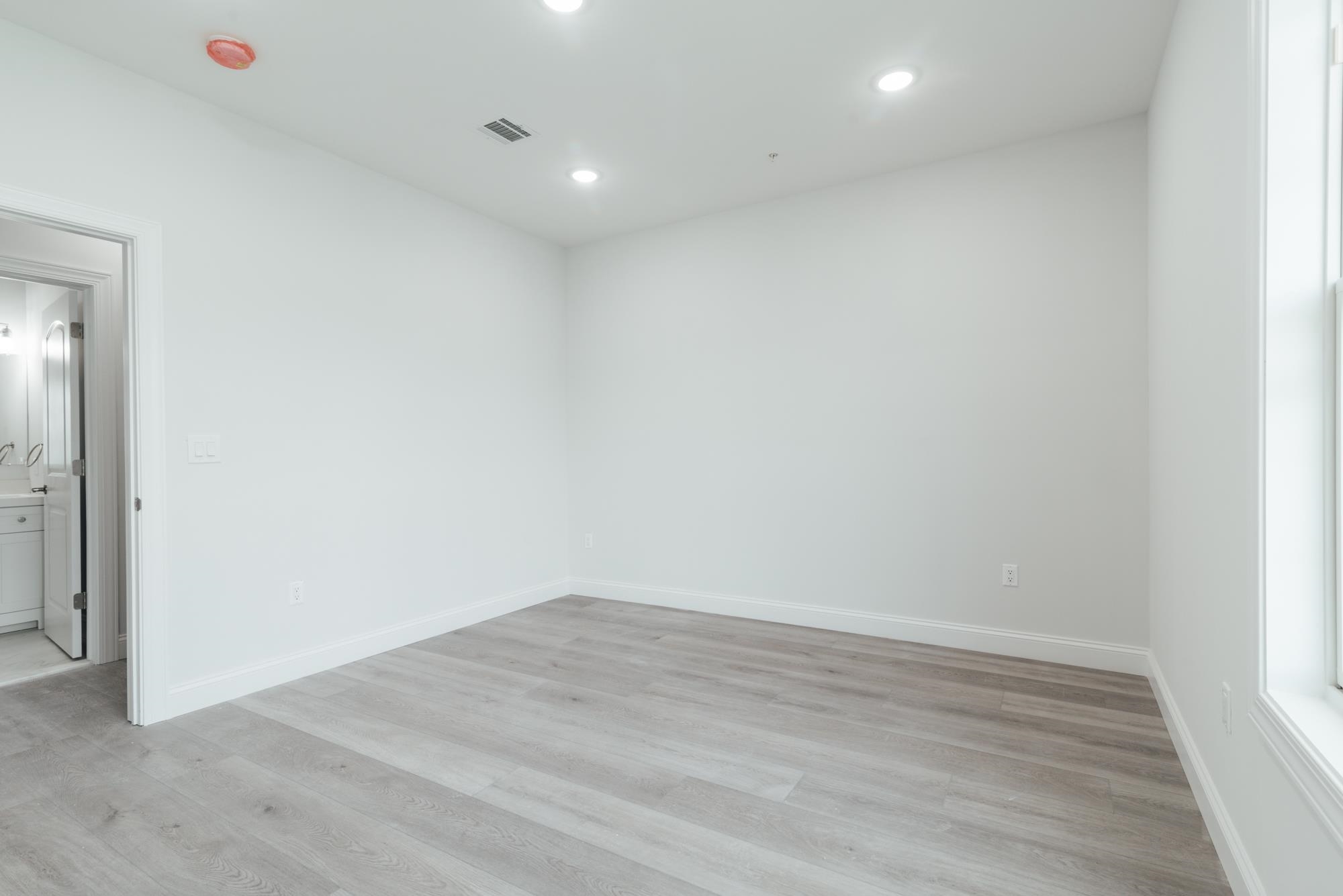 144 BERGEN AVE Unit: 2A