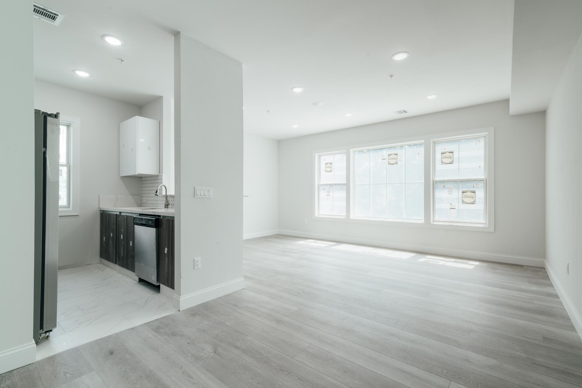 144 BERGEN AVE Unit: 2A