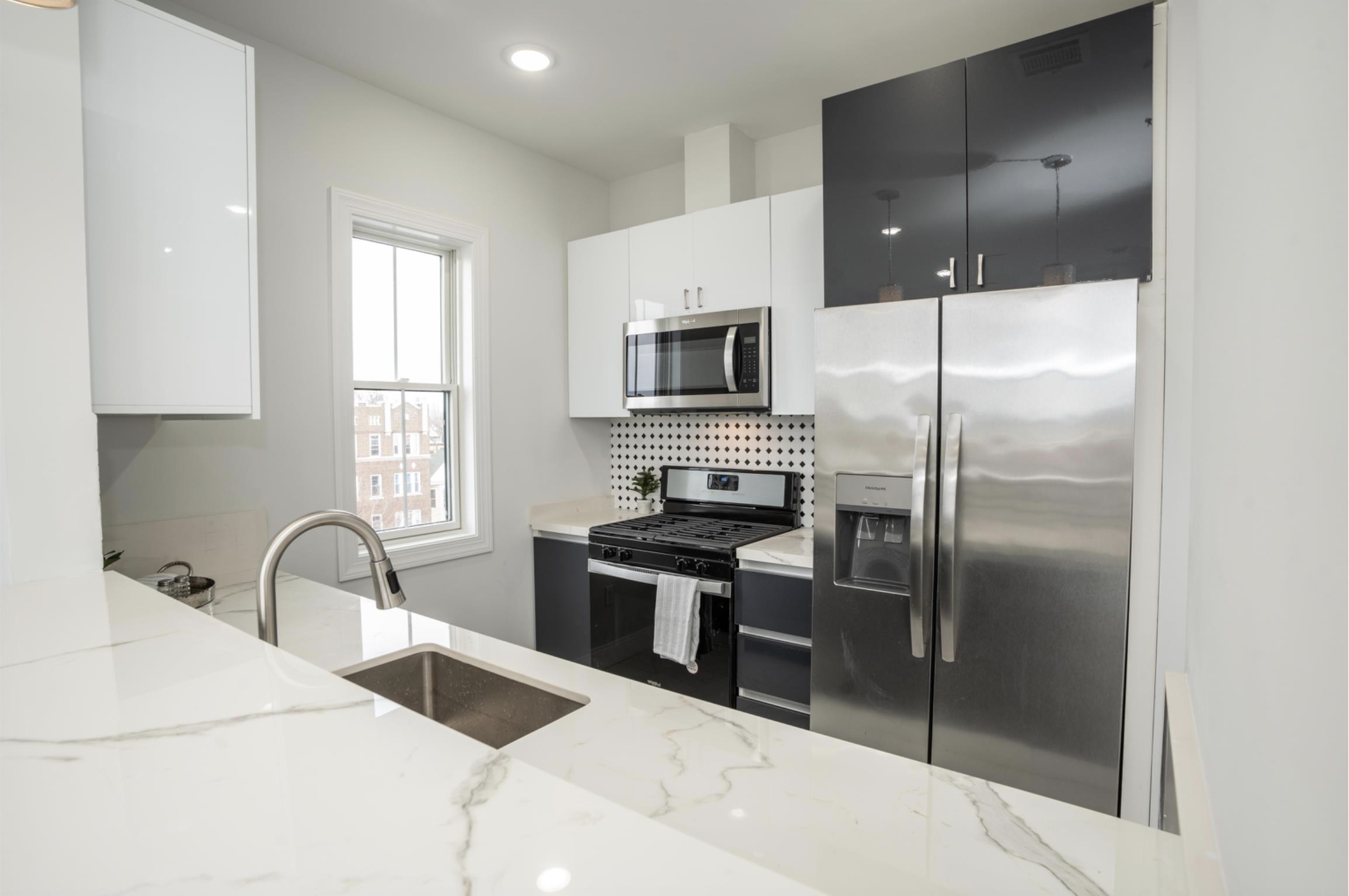 144 BERGEN AVE Unit: 2A