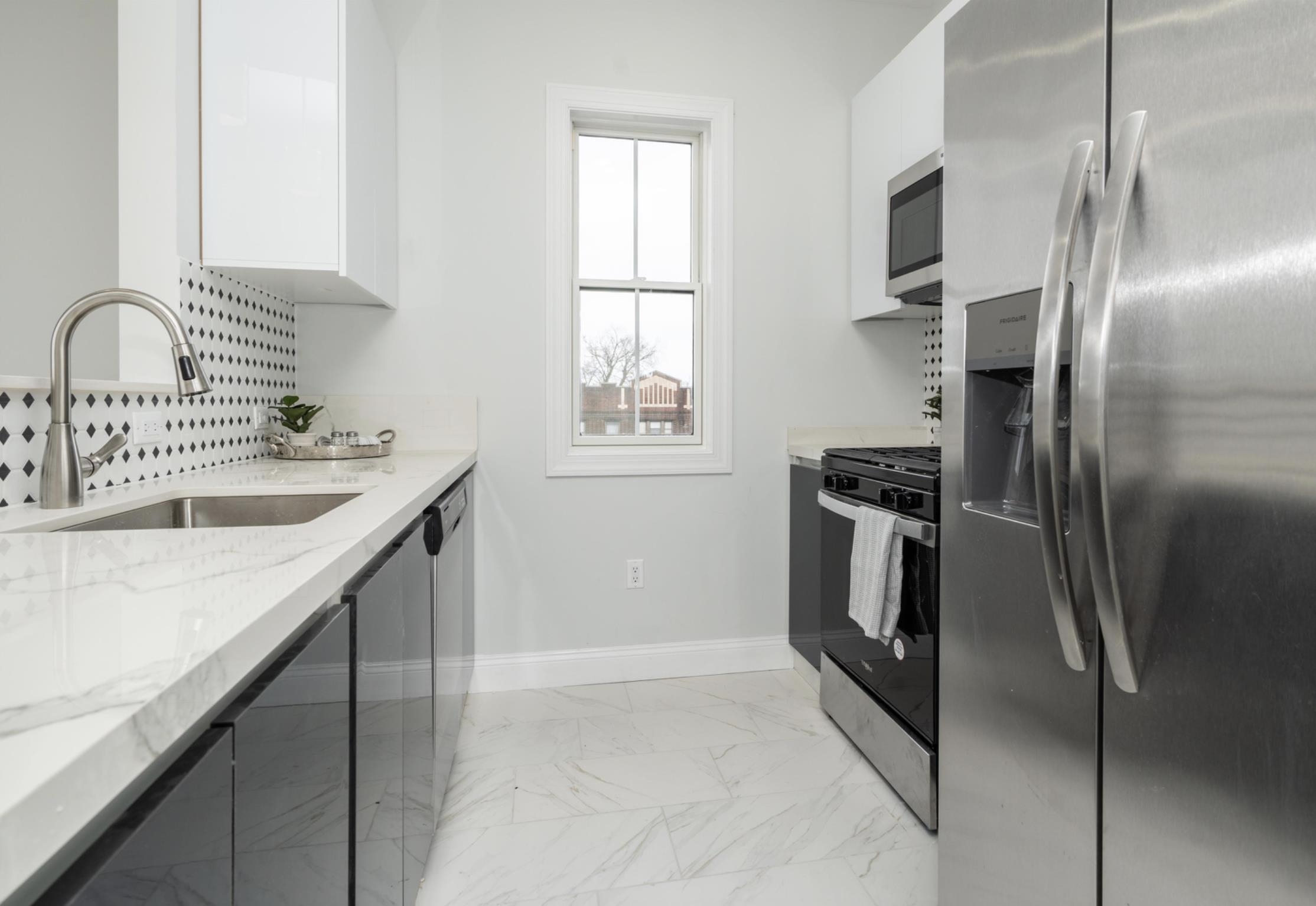144 BERGEN AVE Unit: 2A