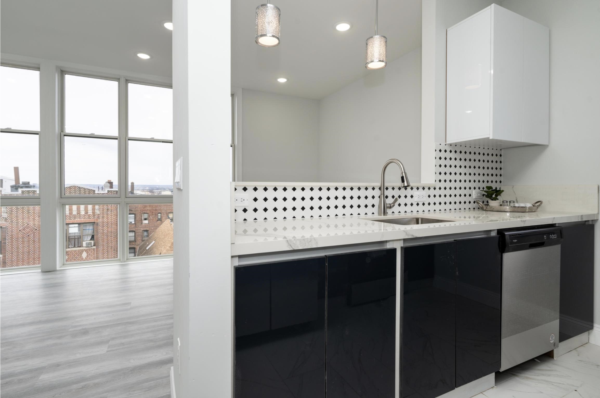 144 BERGEN AVE Unit: 2A
