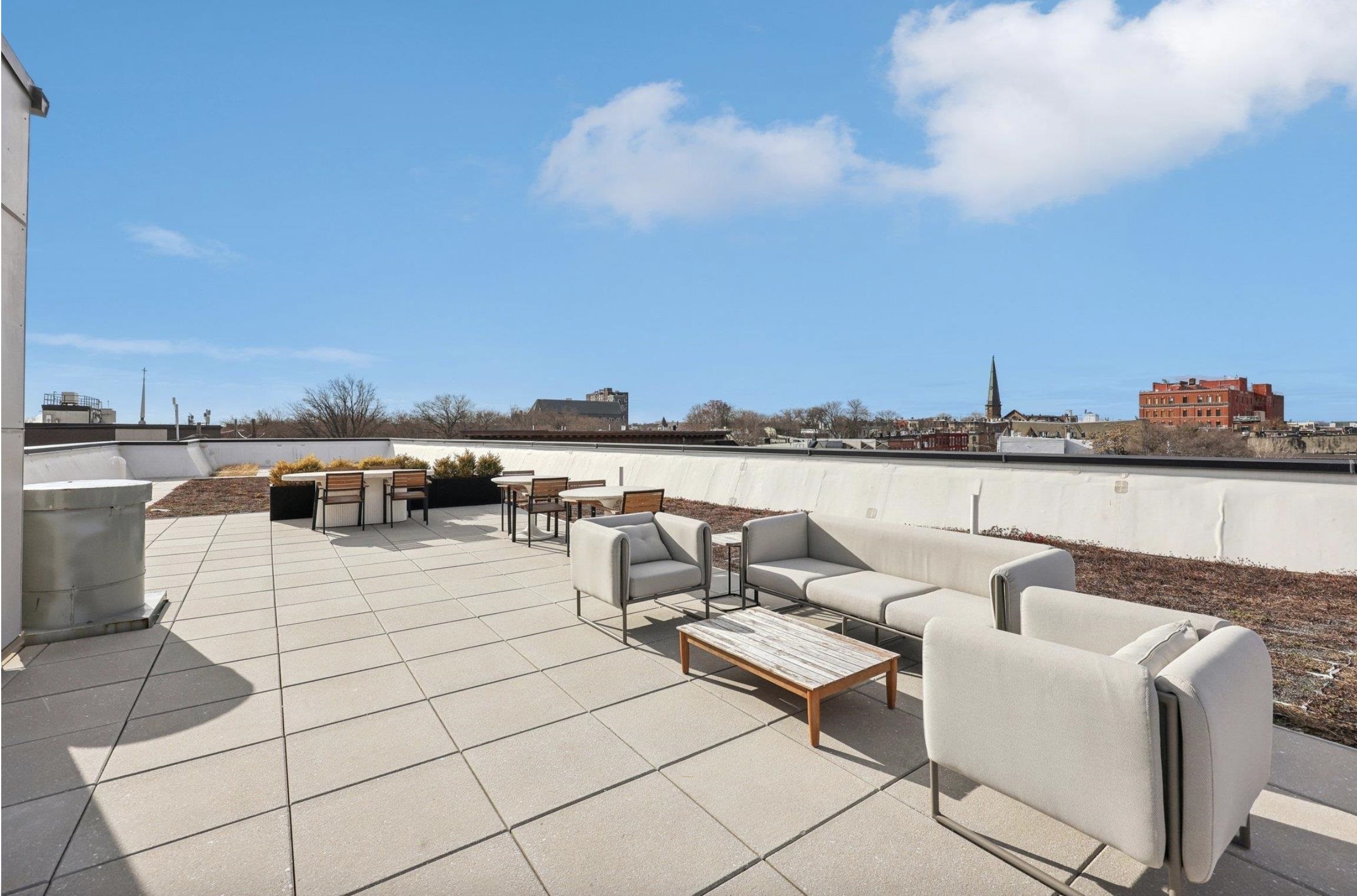 424 ARLINGTON AVE Unit: 305