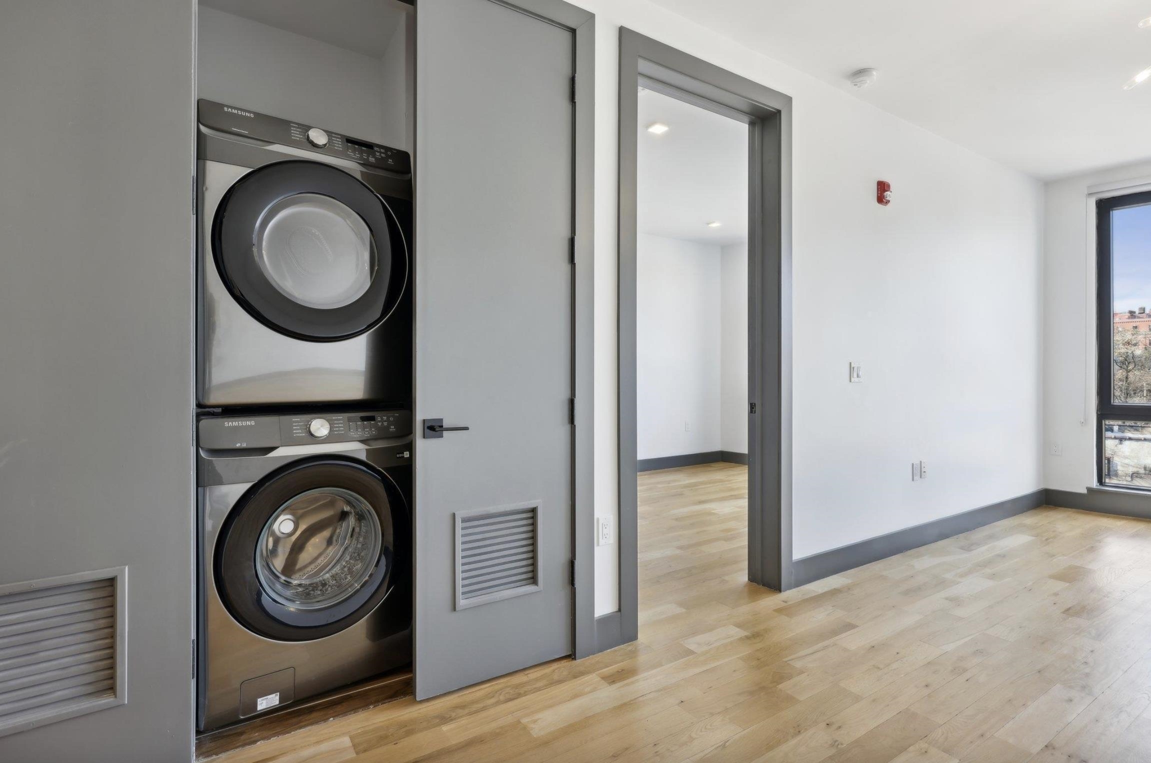 424 ARLINGTON AVE Unit: 305