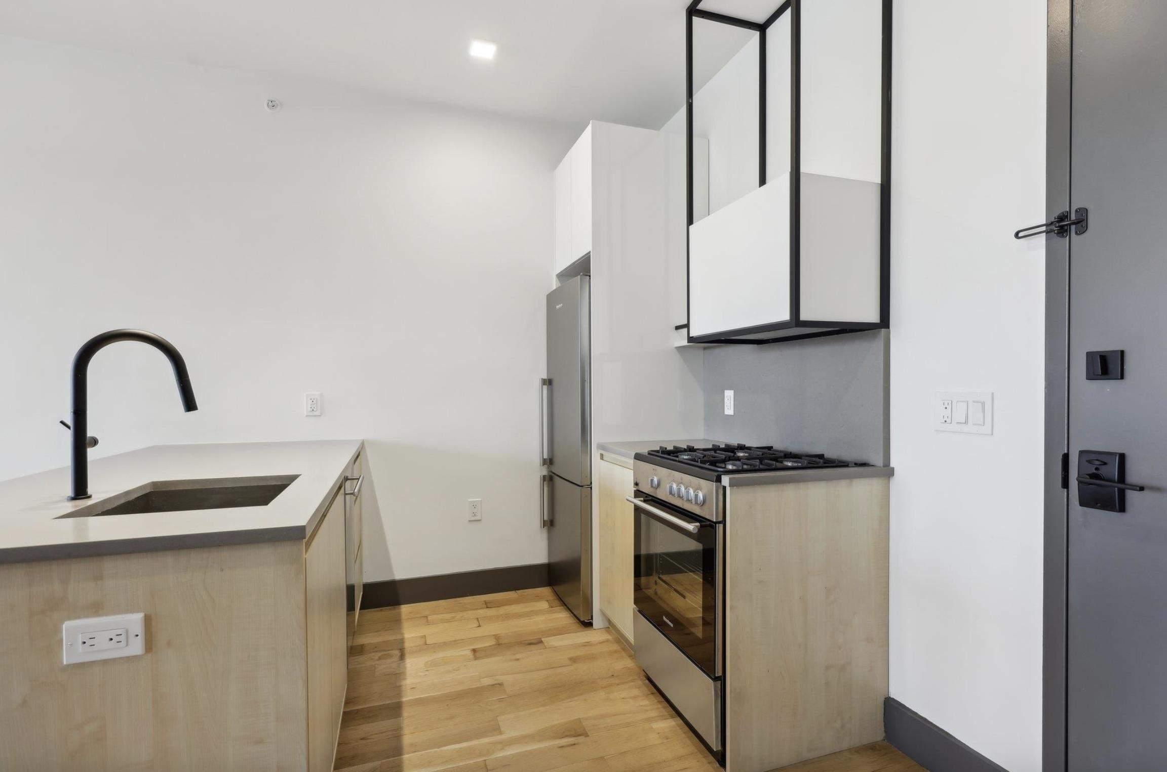 424 ARLINGTON AVE Unit: 305