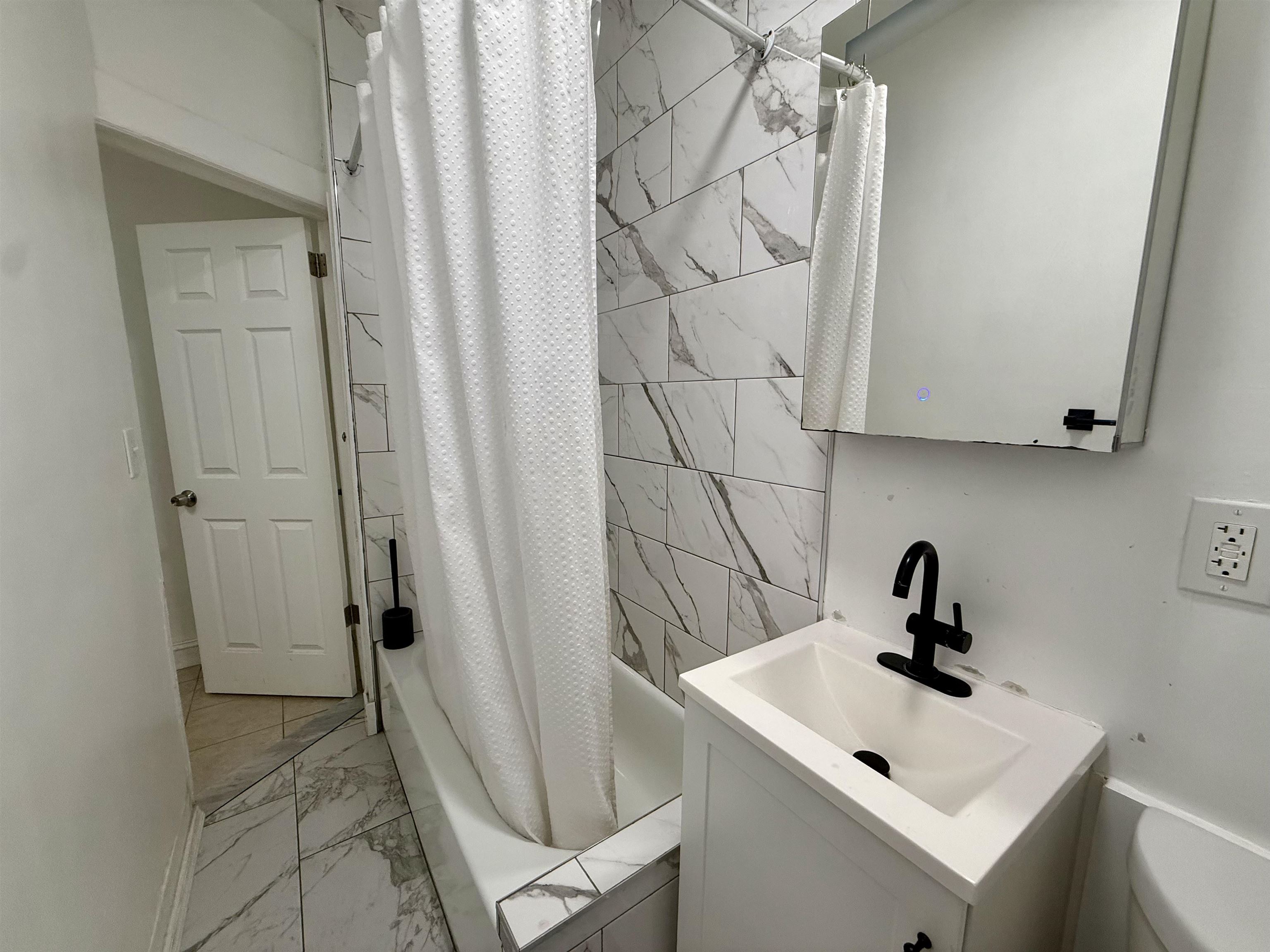 124 74TH ST Unit: 4