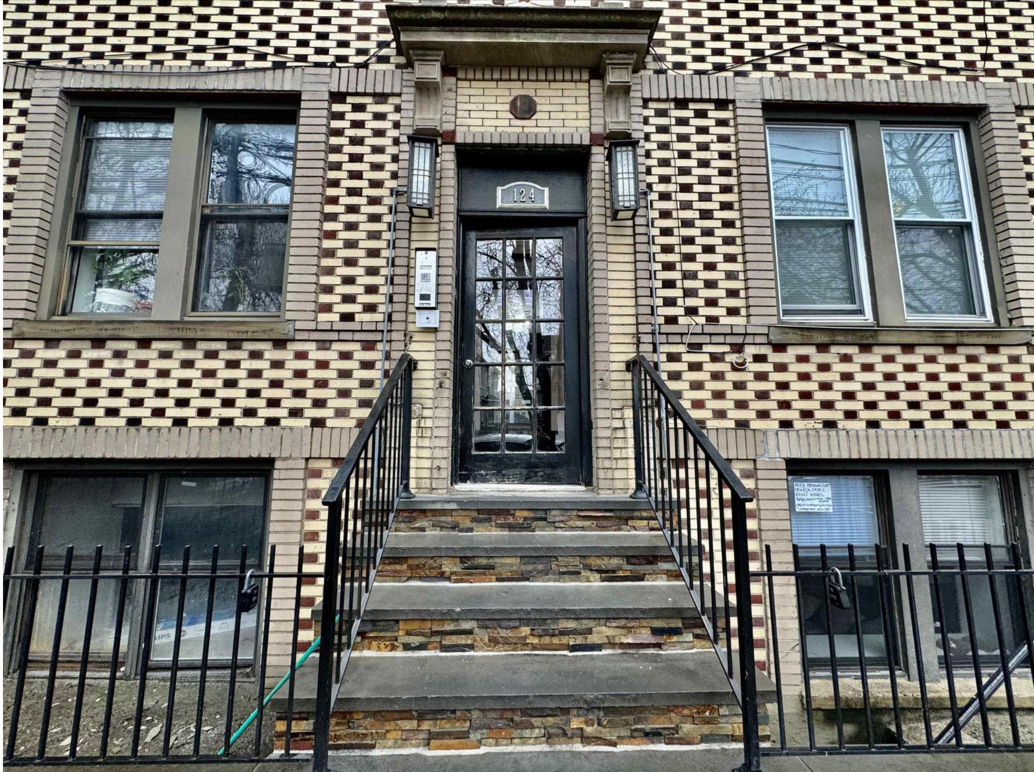 124 74TH ST Unit: 4