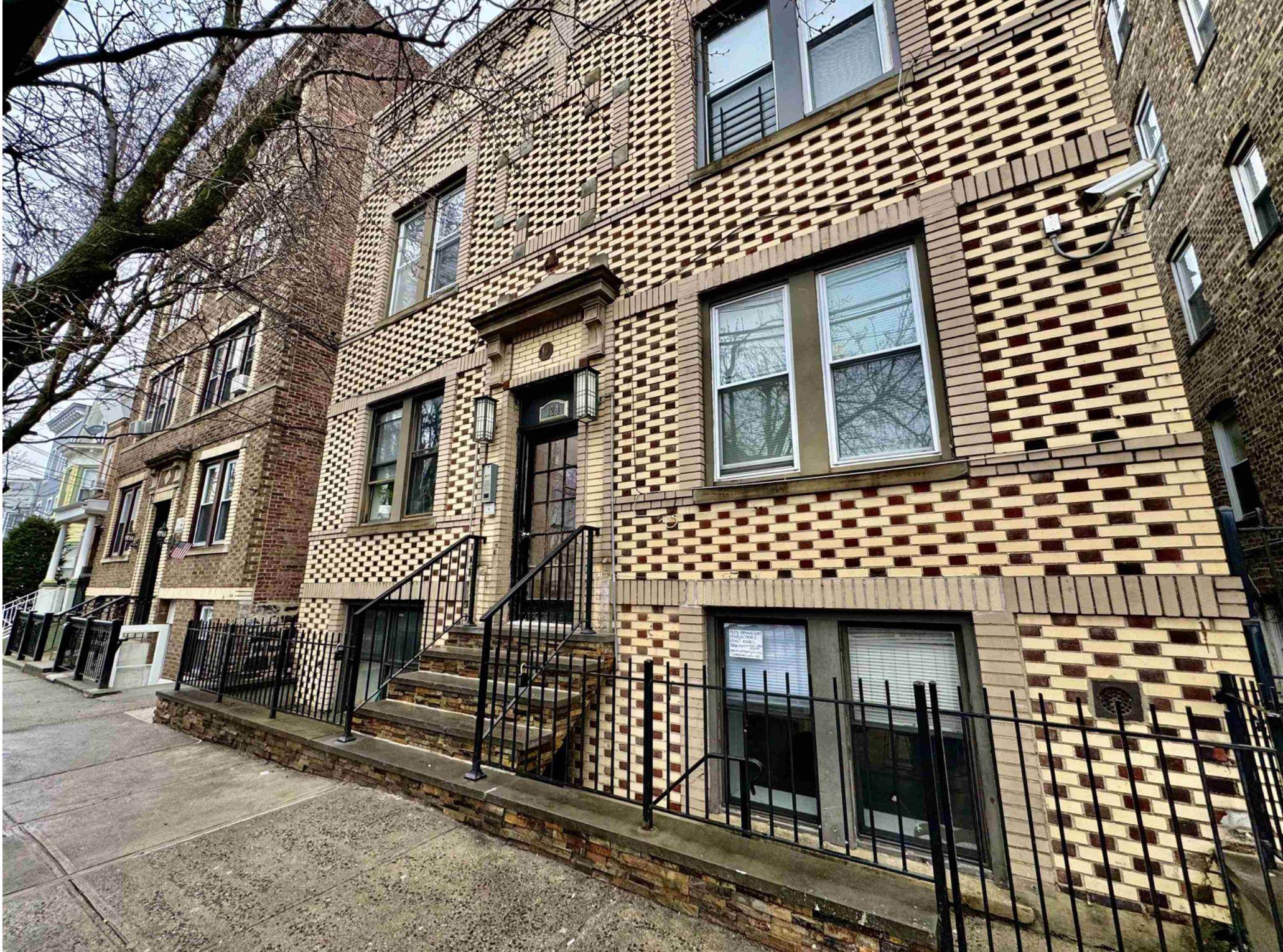 124 74TH ST Unit: 4