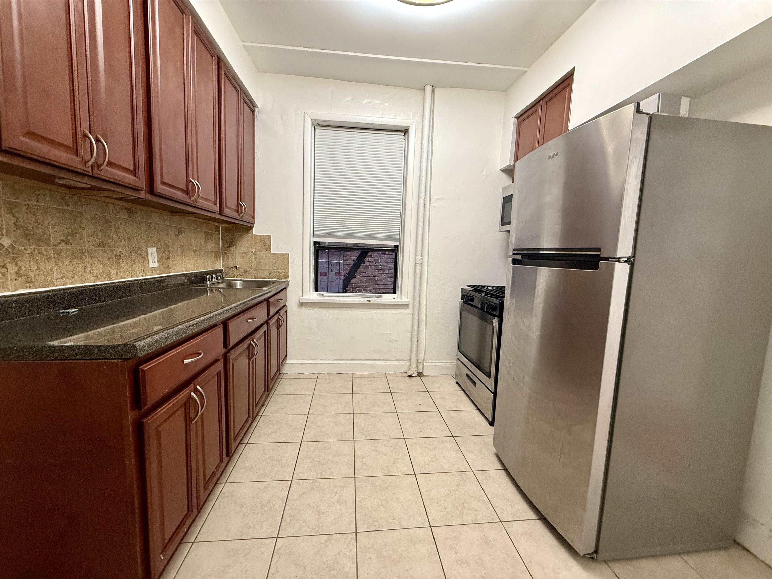 124 74TH ST Unit: 4