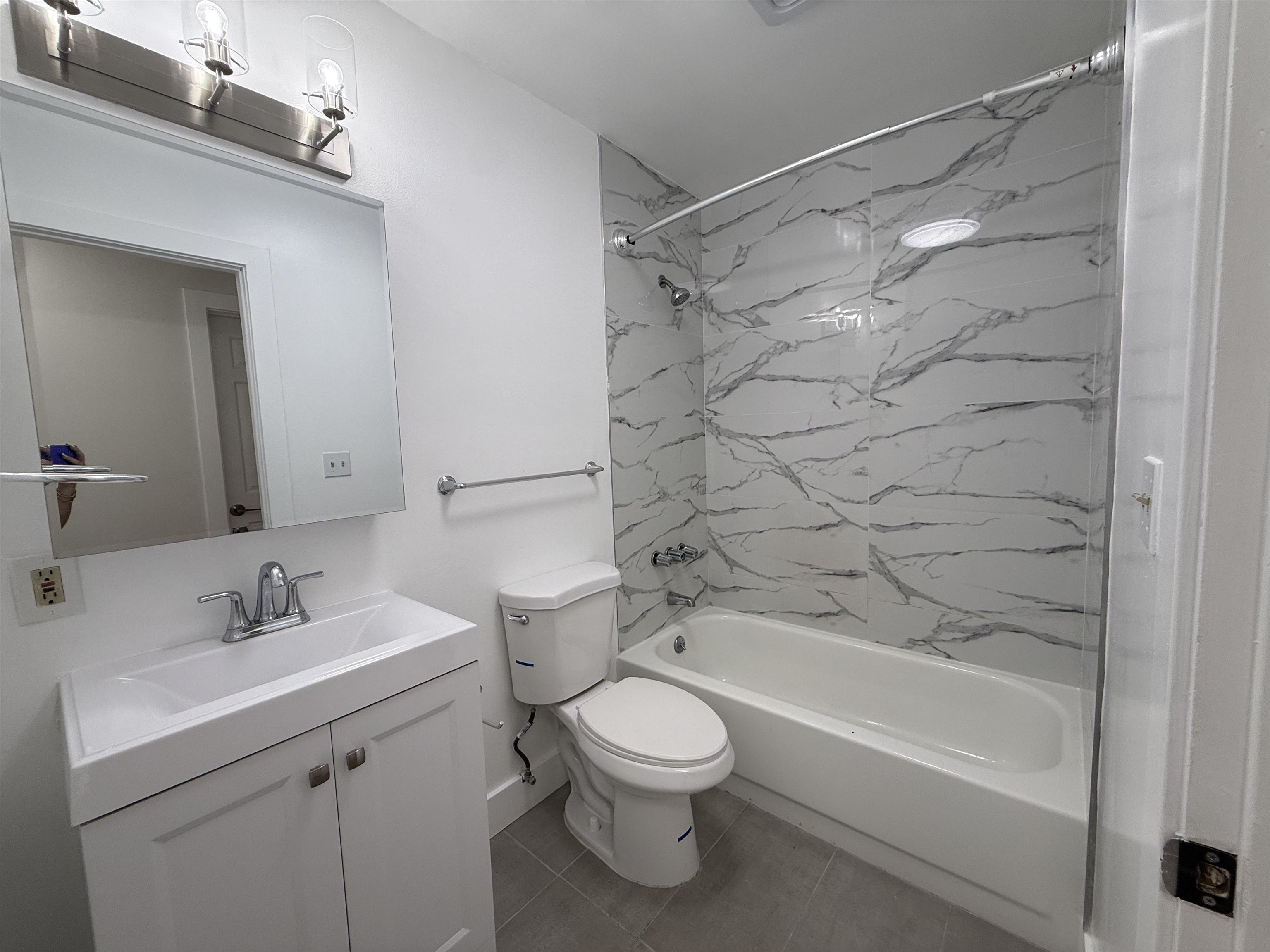 6111 PARK AVE Unit: 1B
