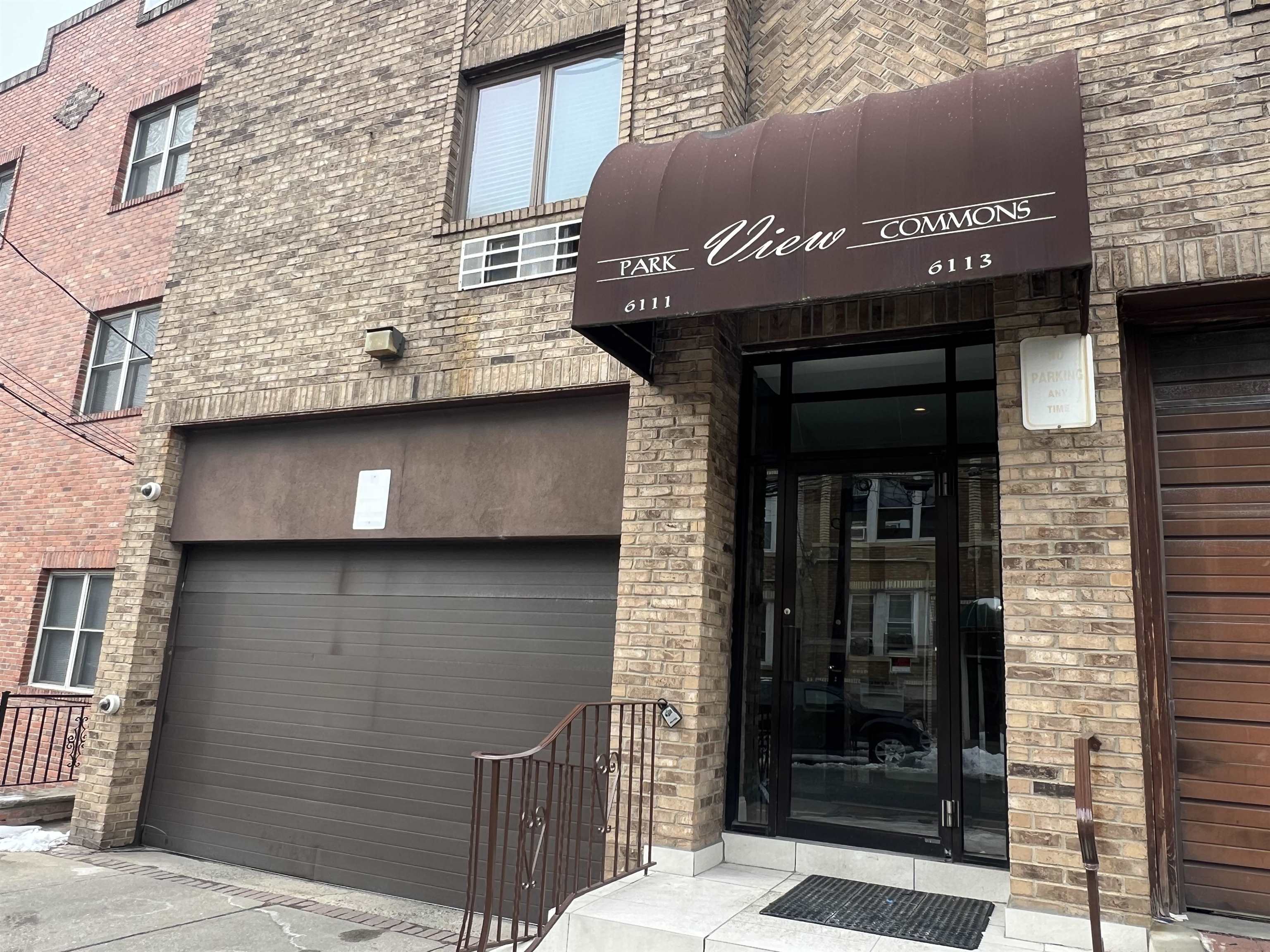 6111 PARK AVE Unit: 1B
