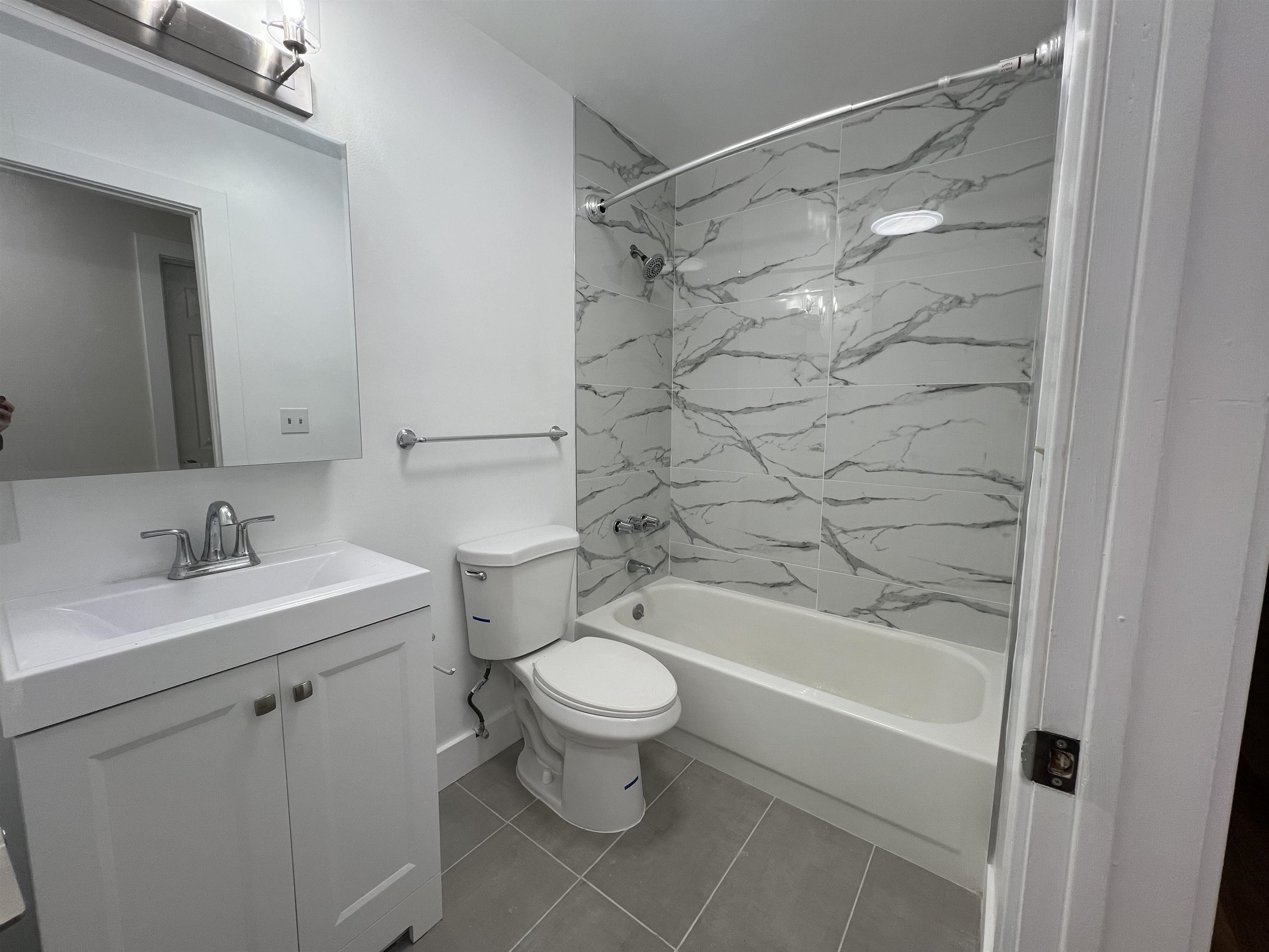 6111 PARK AVE Unit: 1B