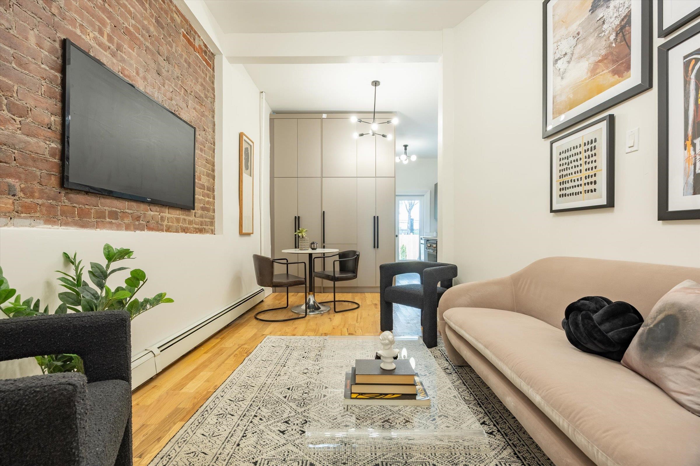 147 NEW YORK AVE Unit: 3L