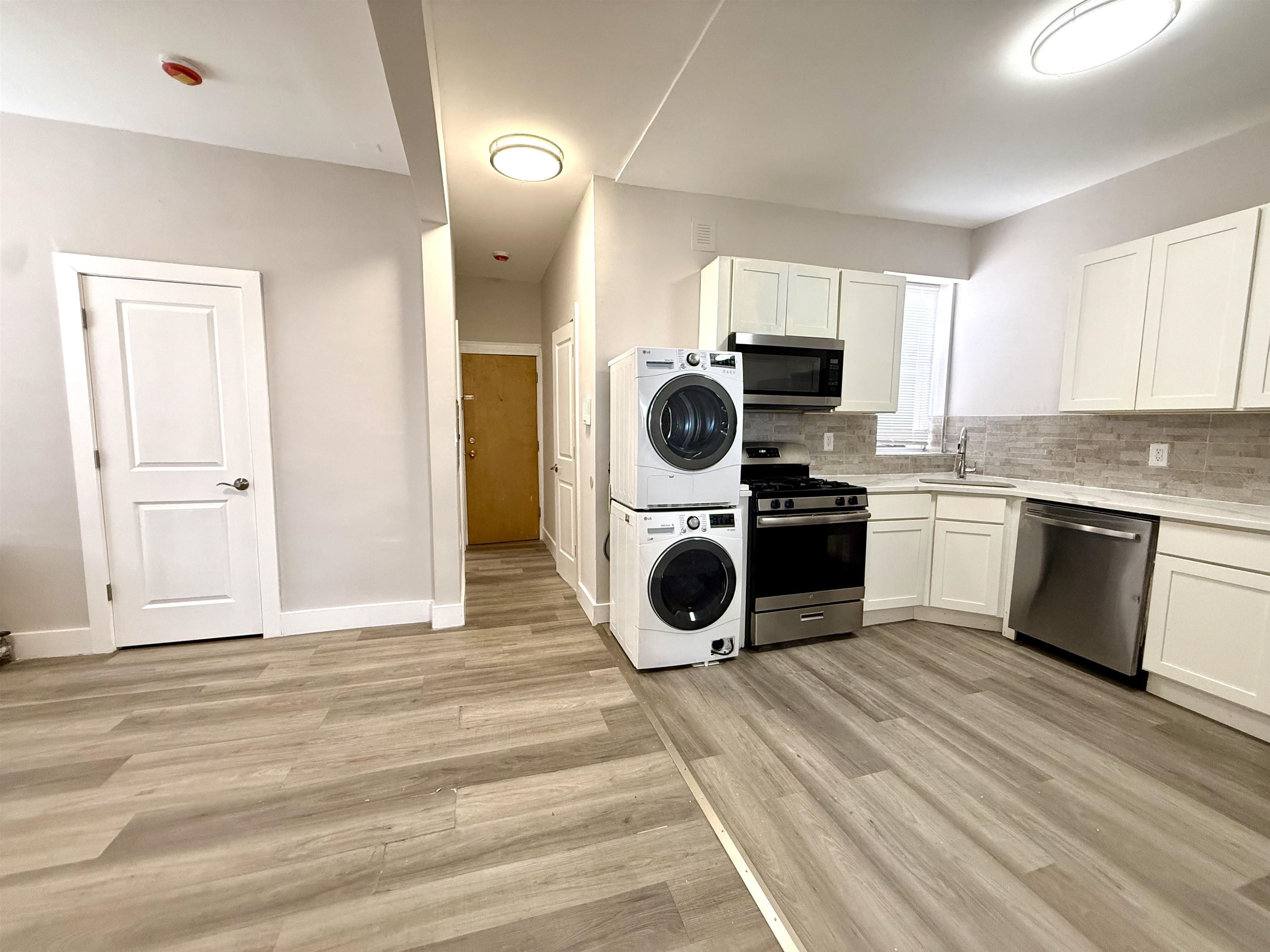 6002 HUDSON AVE Unit: 3