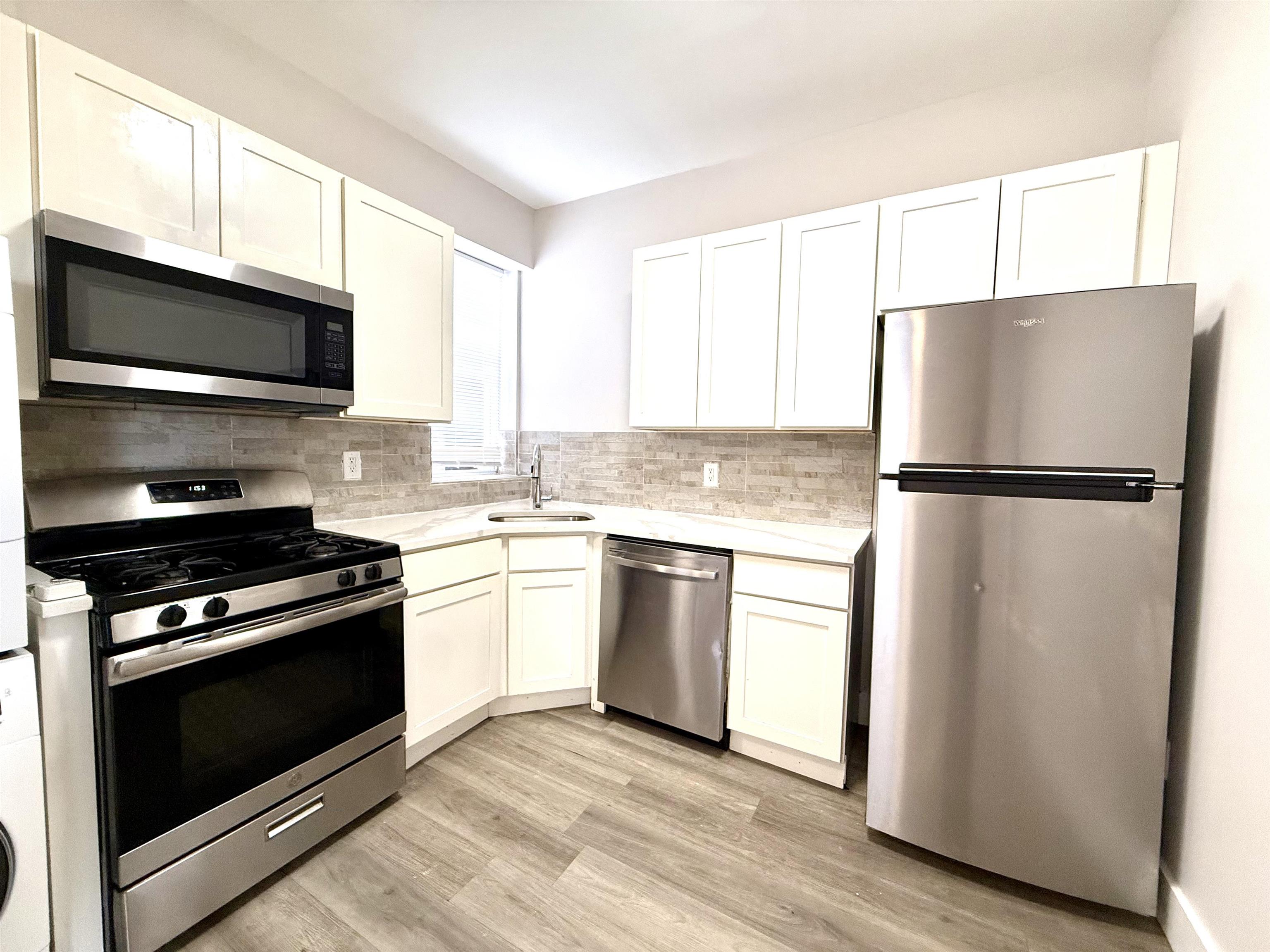 6002 HUDSON AVE Unit: 3