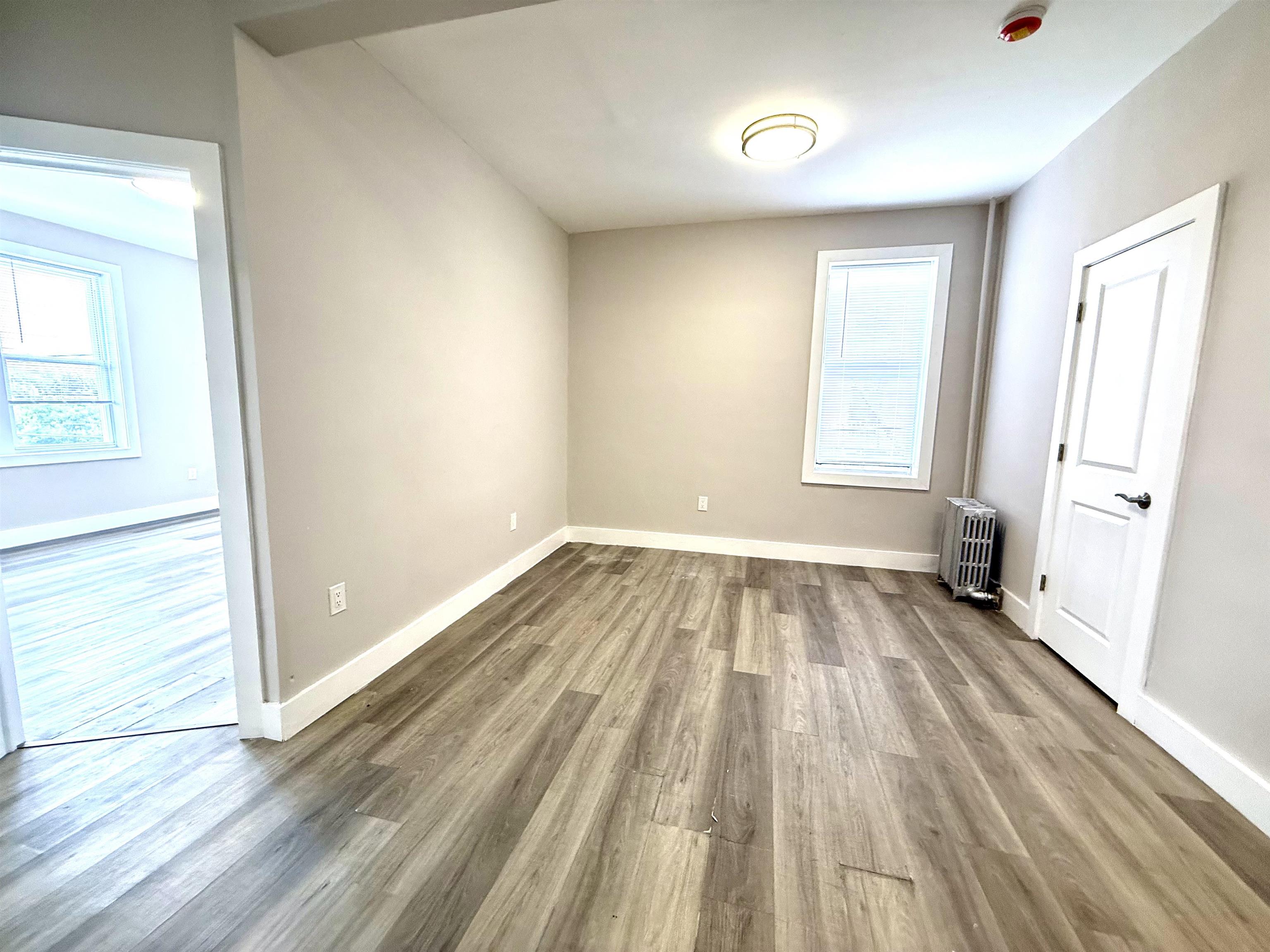 6002 HUDSON AVE Unit: 3