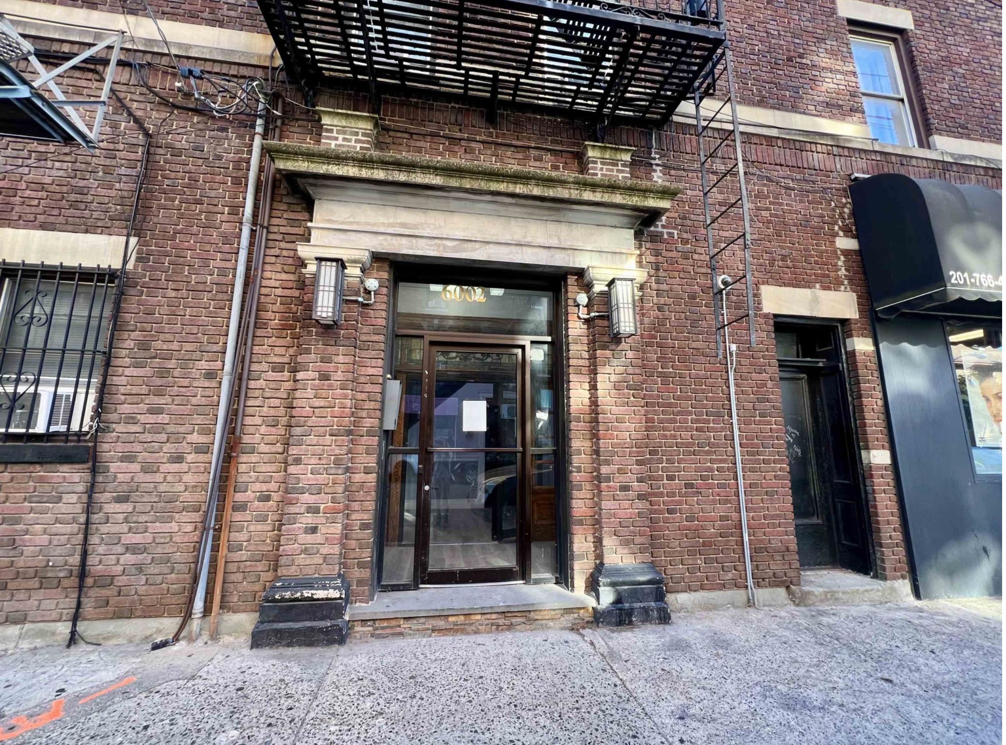 6002 HUDSON AVE Unit: 3