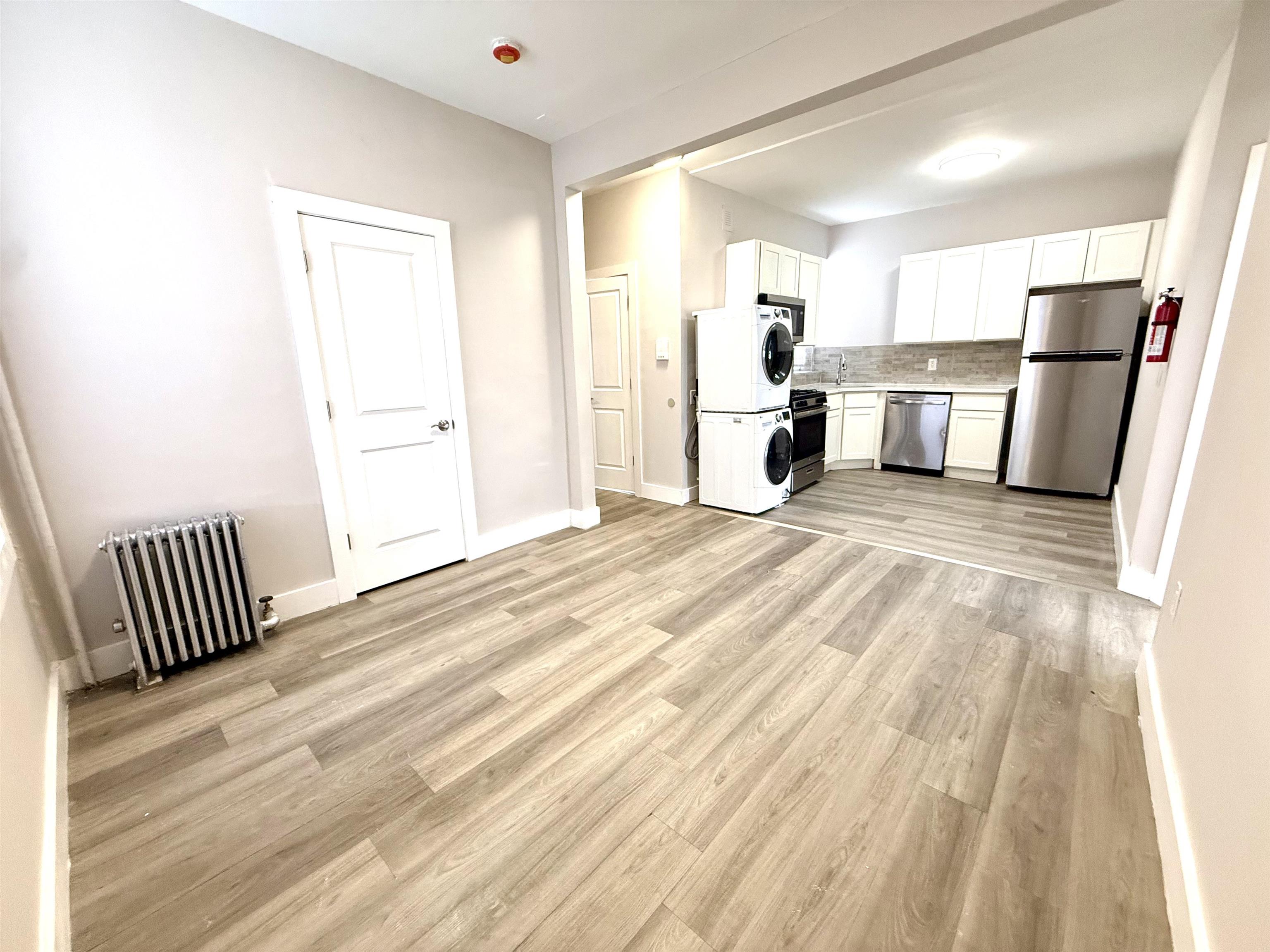 6002 HUDSON AVE Unit: 3