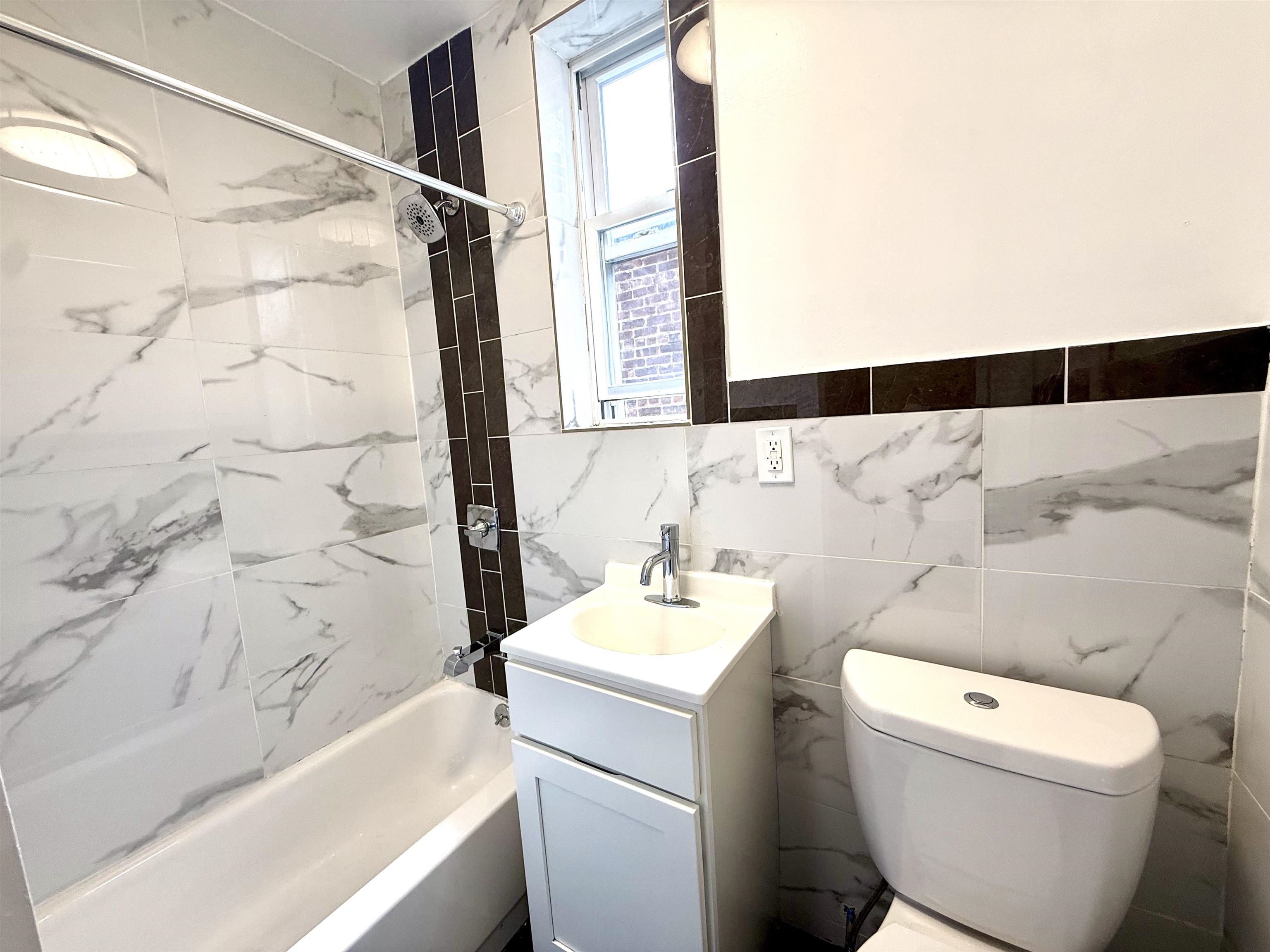 6002 HUDSON AVE Unit: 3