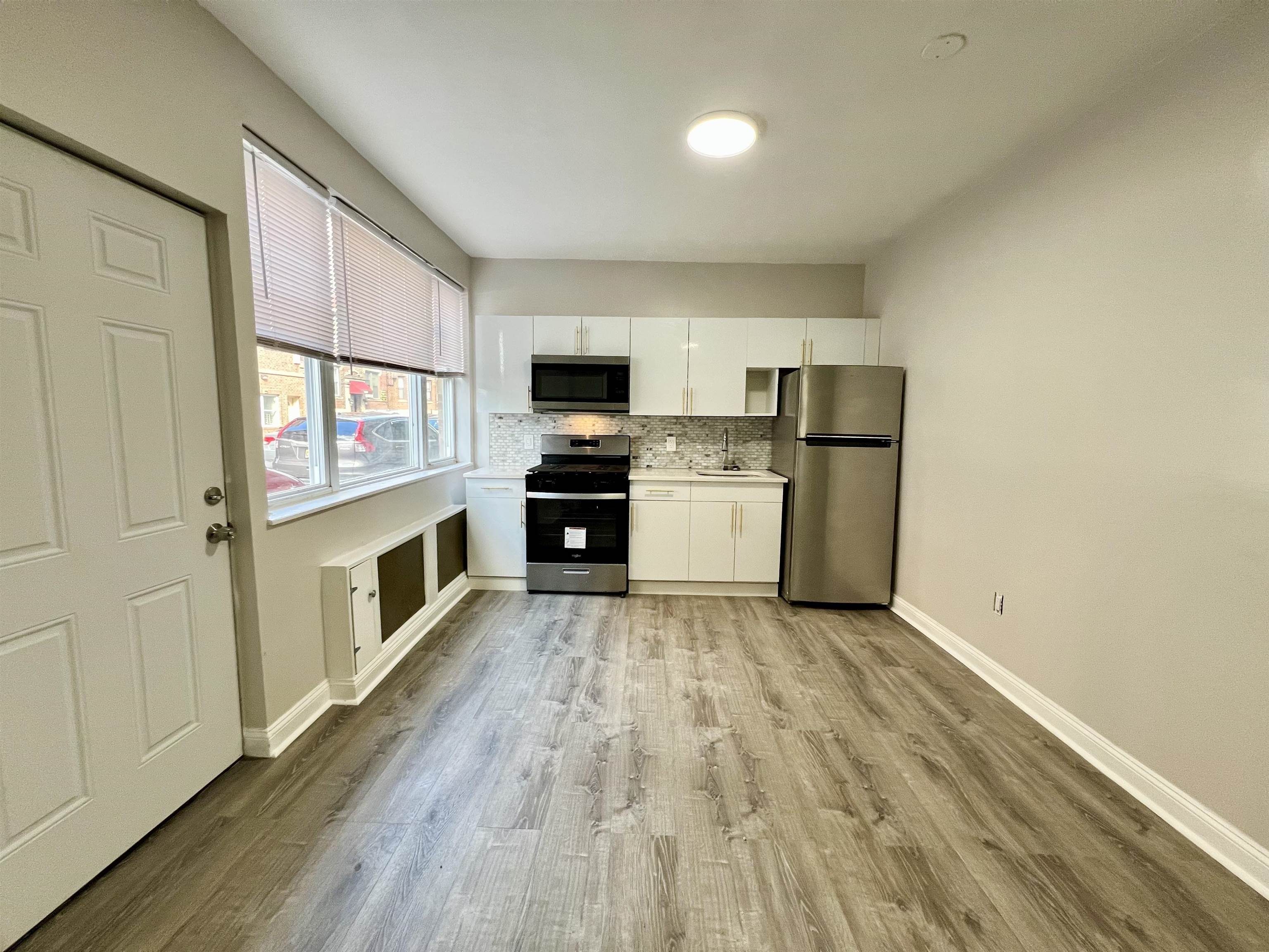 6002 HUDSON AVE Unit: 1A