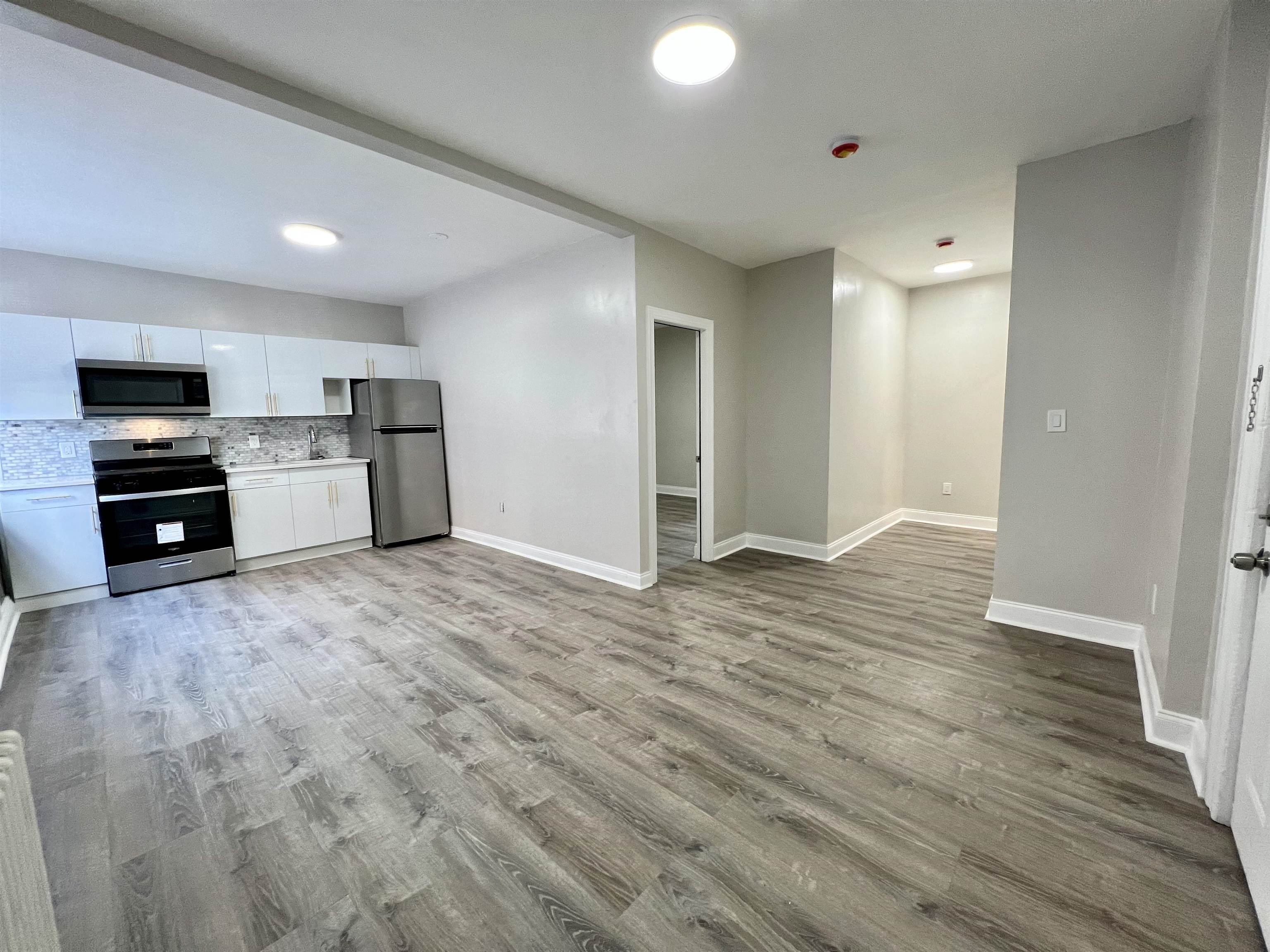 6002 HUDSON AVE Unit: 1A