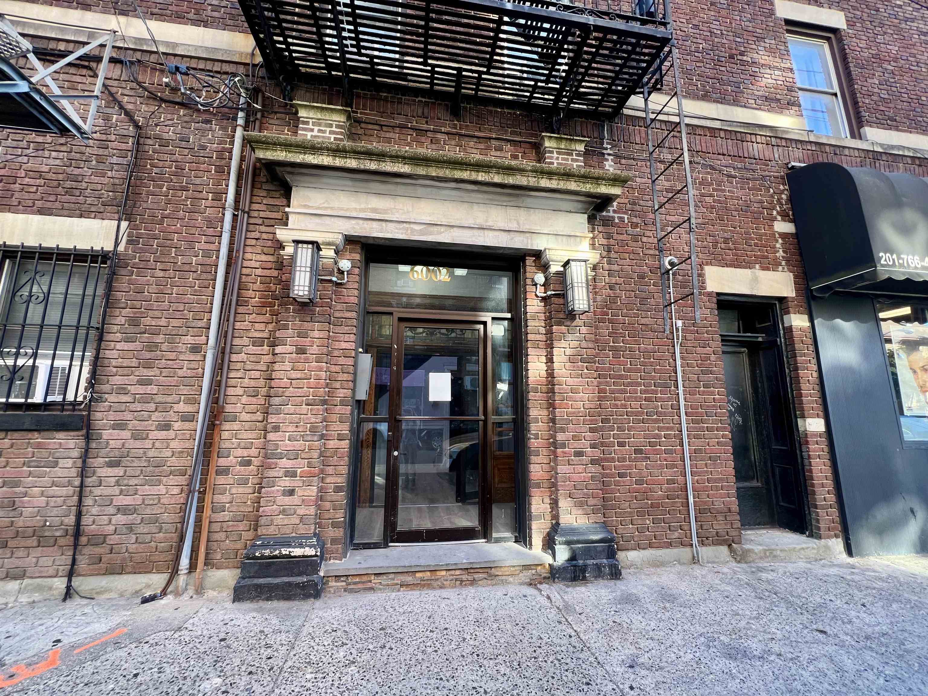 6002 HUDSON AVE Unit: 1A