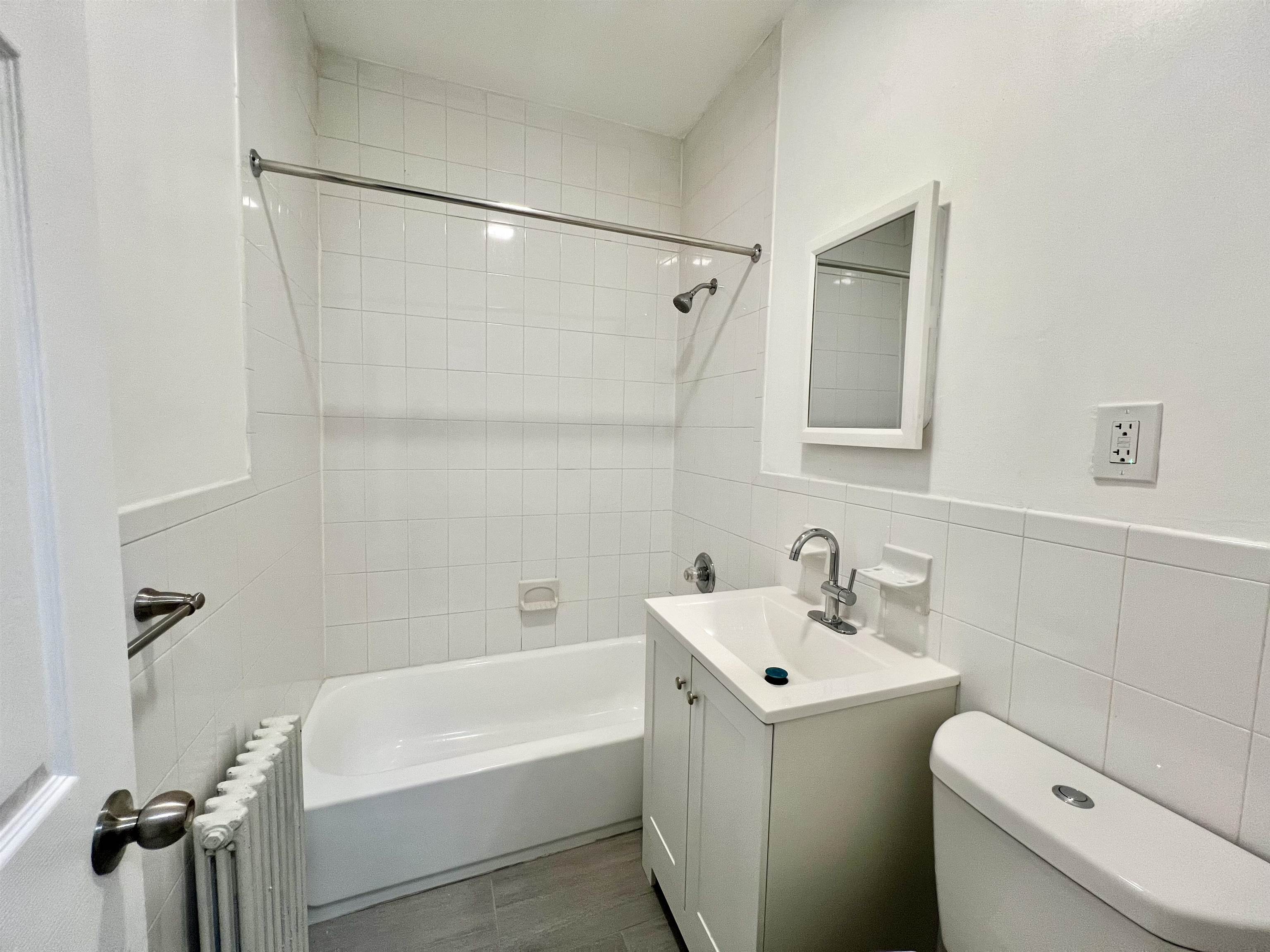 6002 HUDSON AVE Unit: 1A