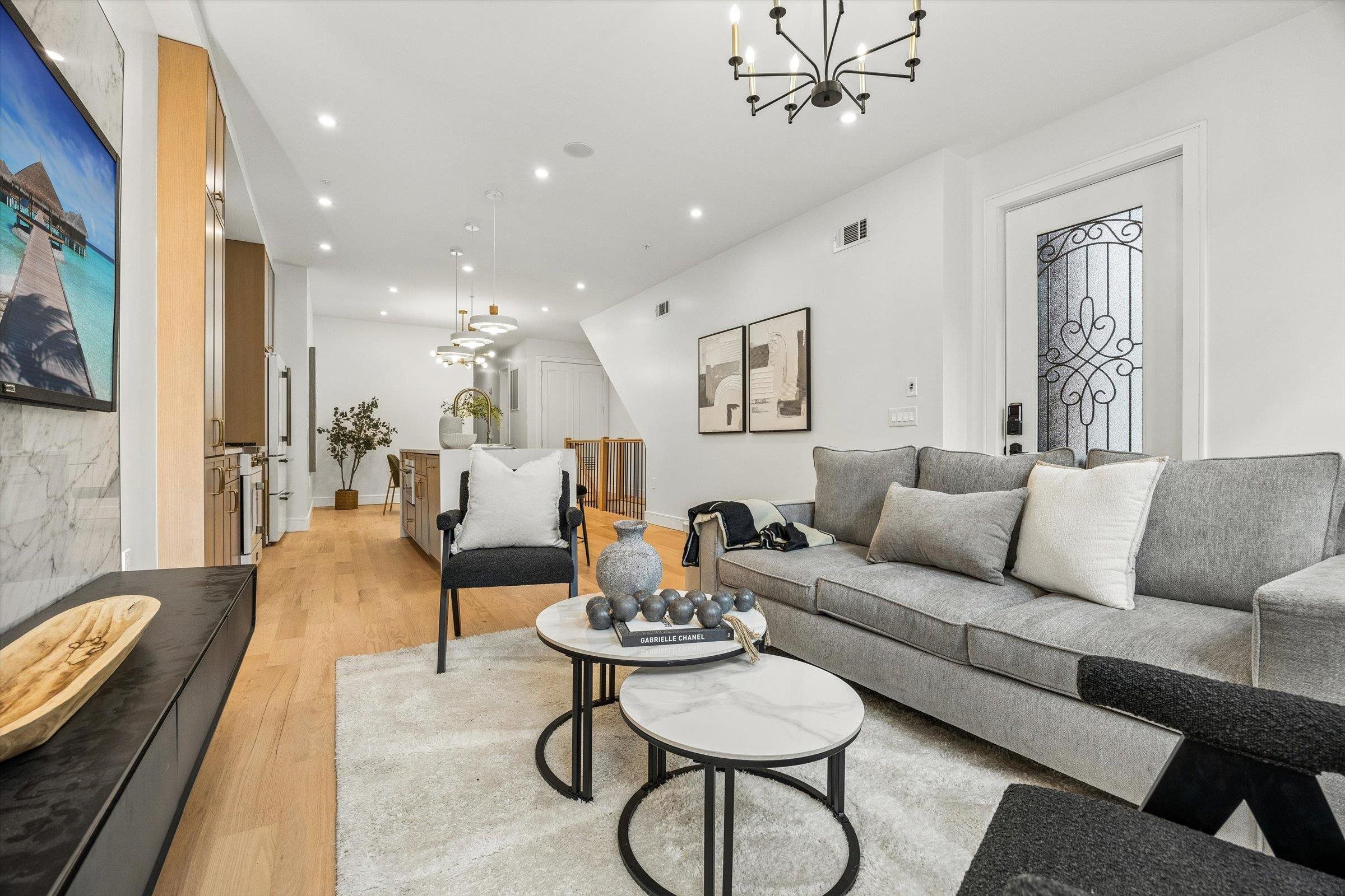 1123 SUMMIT AVE Unit: 1