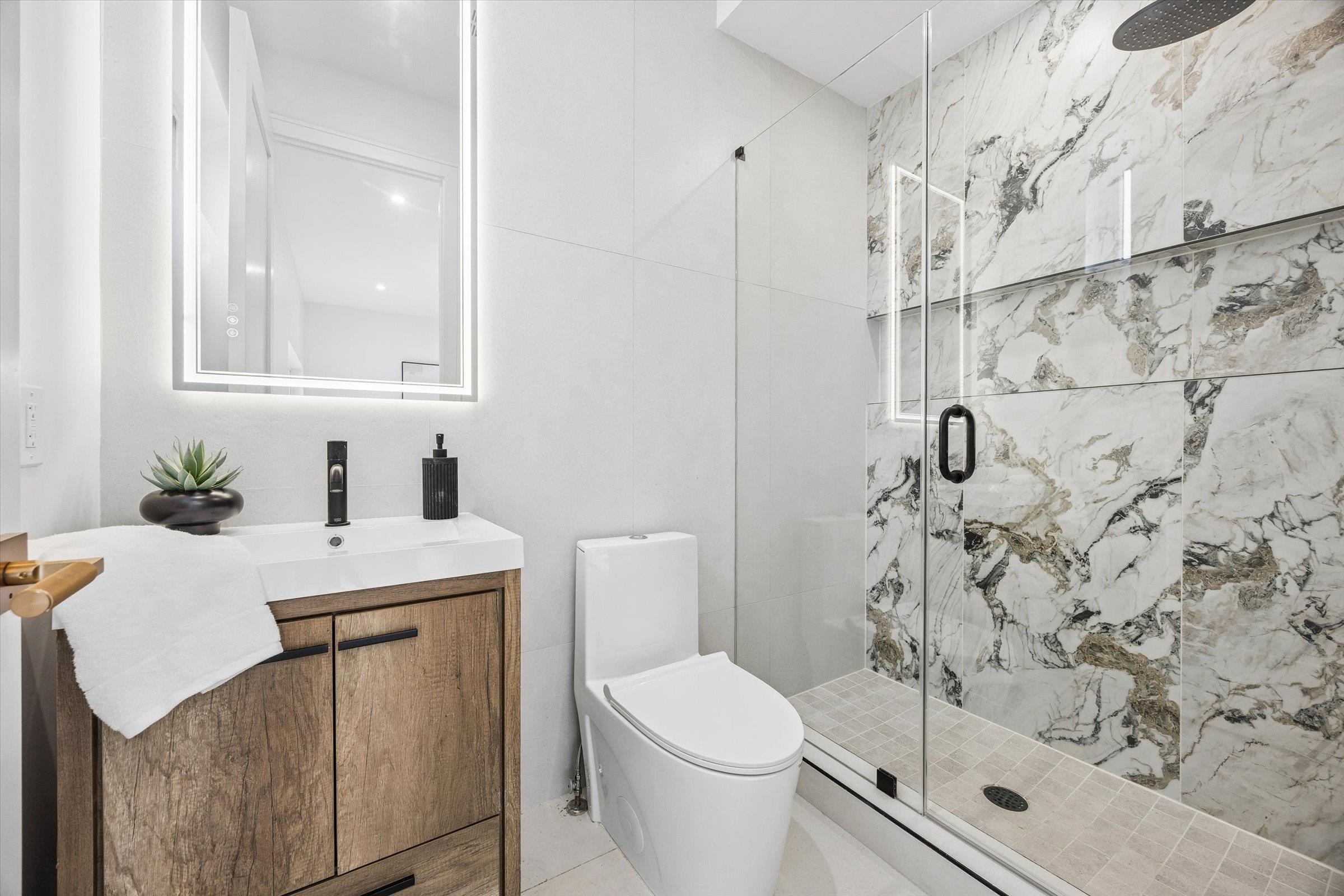 1123 SUMMIT AVE Unit: 1
